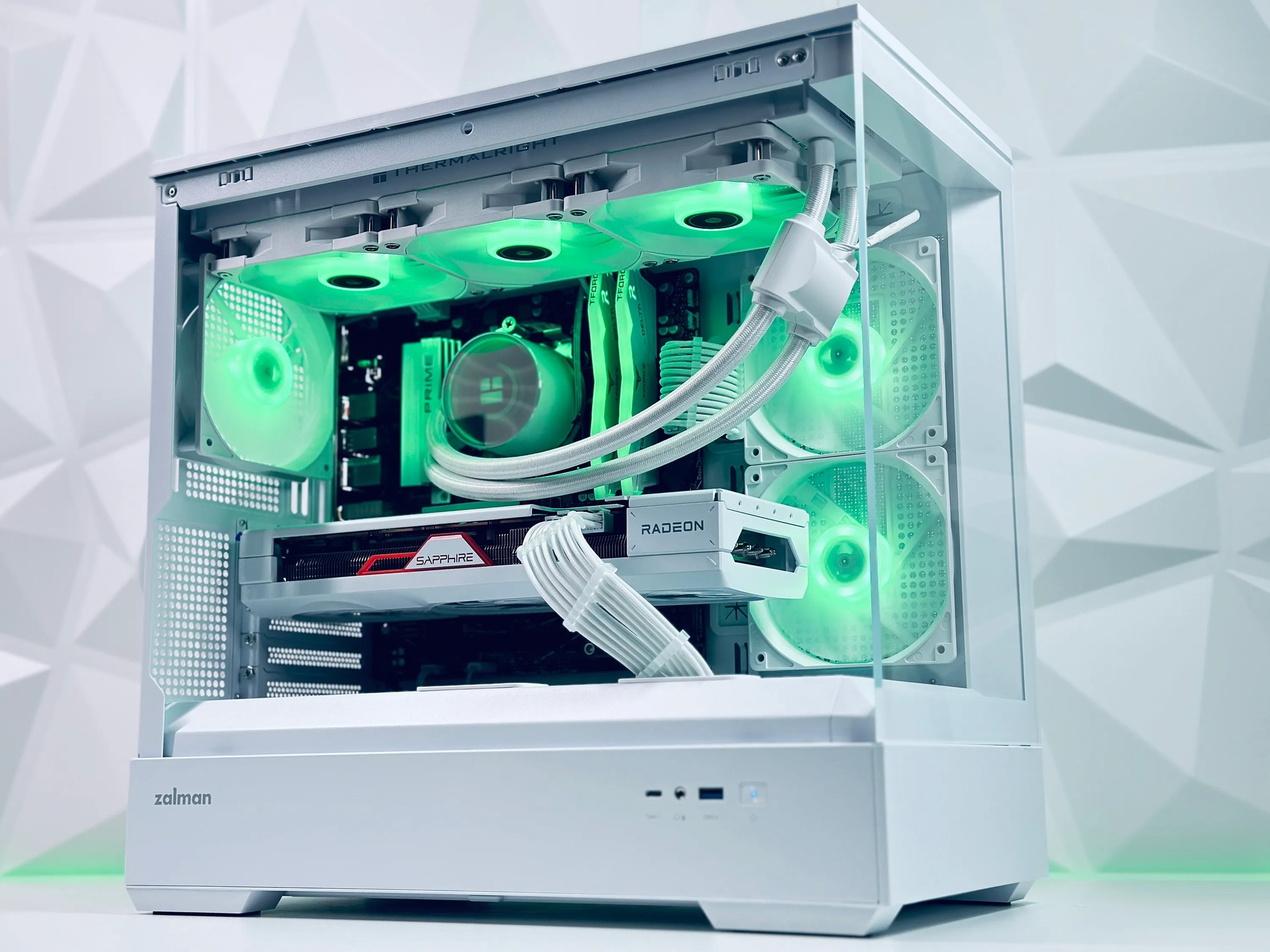 ✨🎁🎄🐻‍❄️ 🧊 Polar Bear  Gaming PC❄️AMD RX 7800 XT 16GB❄️AMD Ryzen 7 7700