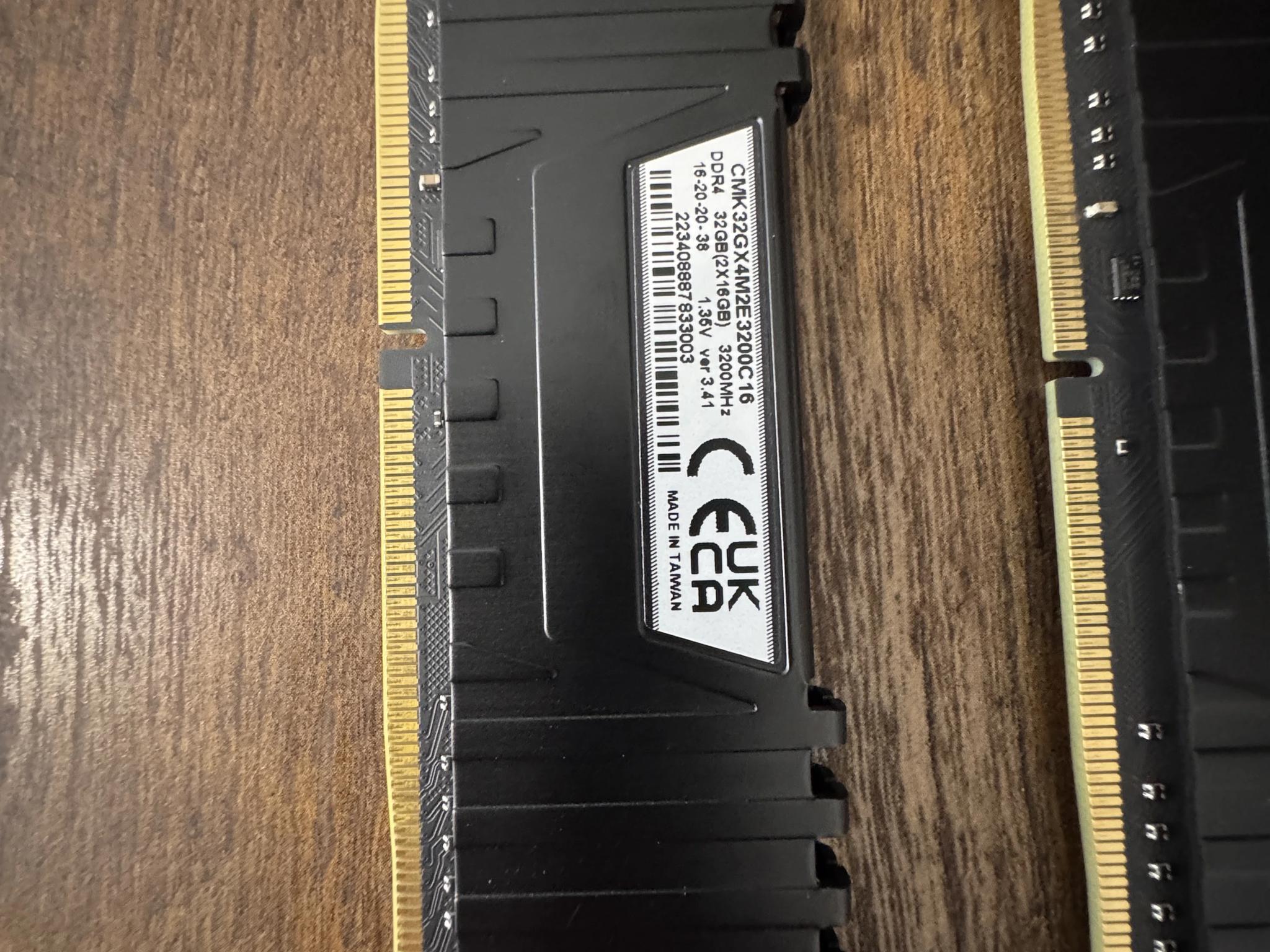 CORSAIR VENGEANCE LPX DDR4 RAM 32GB (2x16GB) 3200MHz (CMK32GX4M2E3200C16)