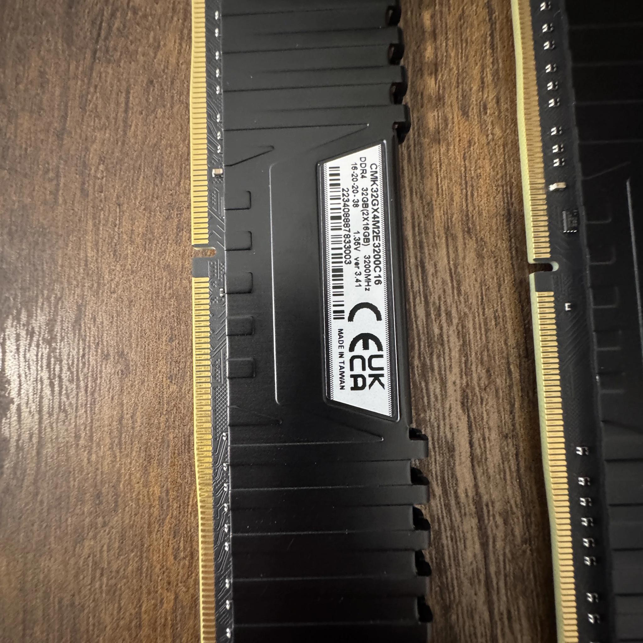 CORSAIR VENGEANCE LPX DDR4 RAM 32GB (2x16GB) 3200MHz (CMK32GX4M2E3200C16)