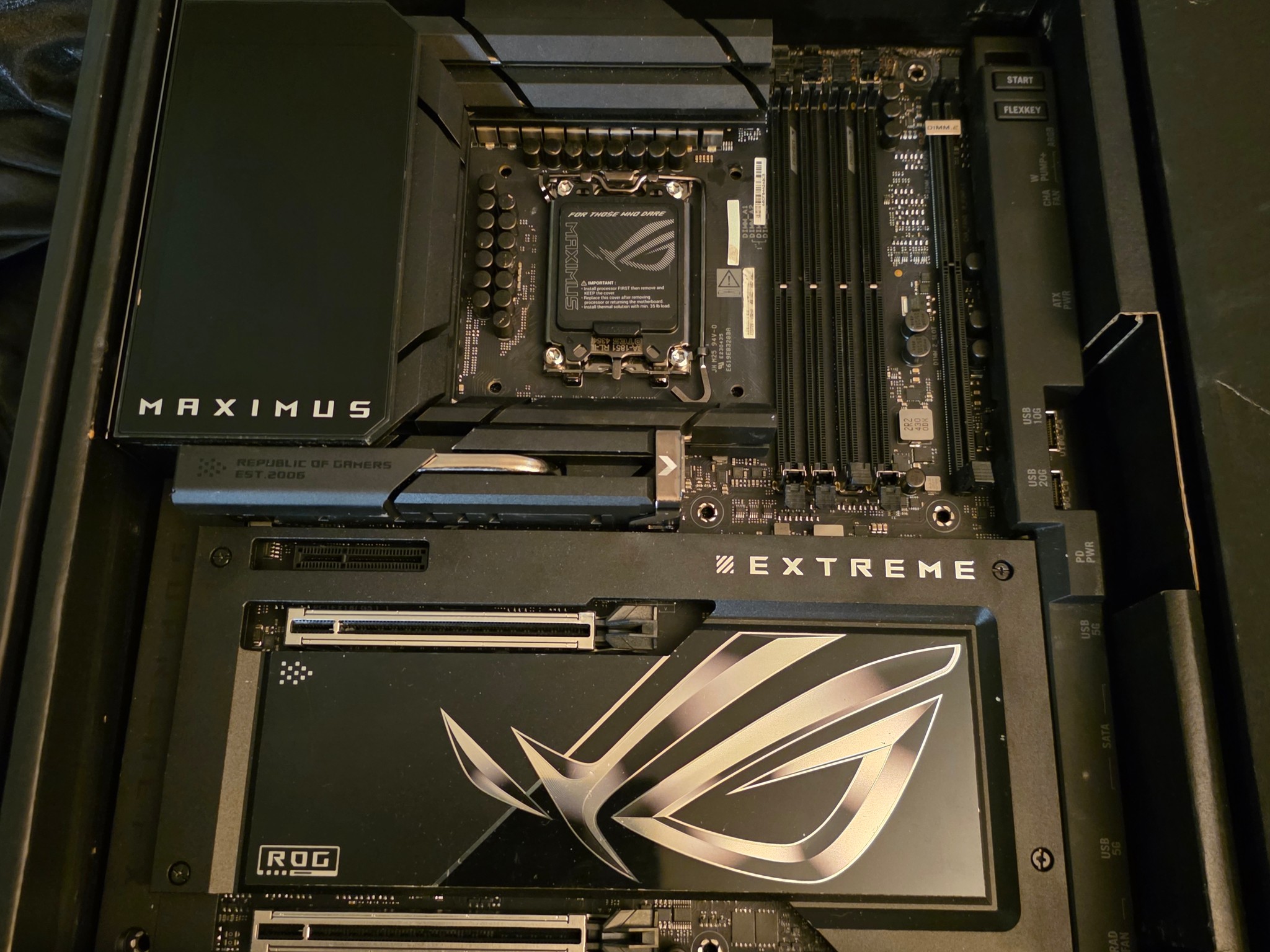 ASUS ROG MAXIMUS Z890 EXTREME Intel LGA 1851 E-DDR5 WIFI 7