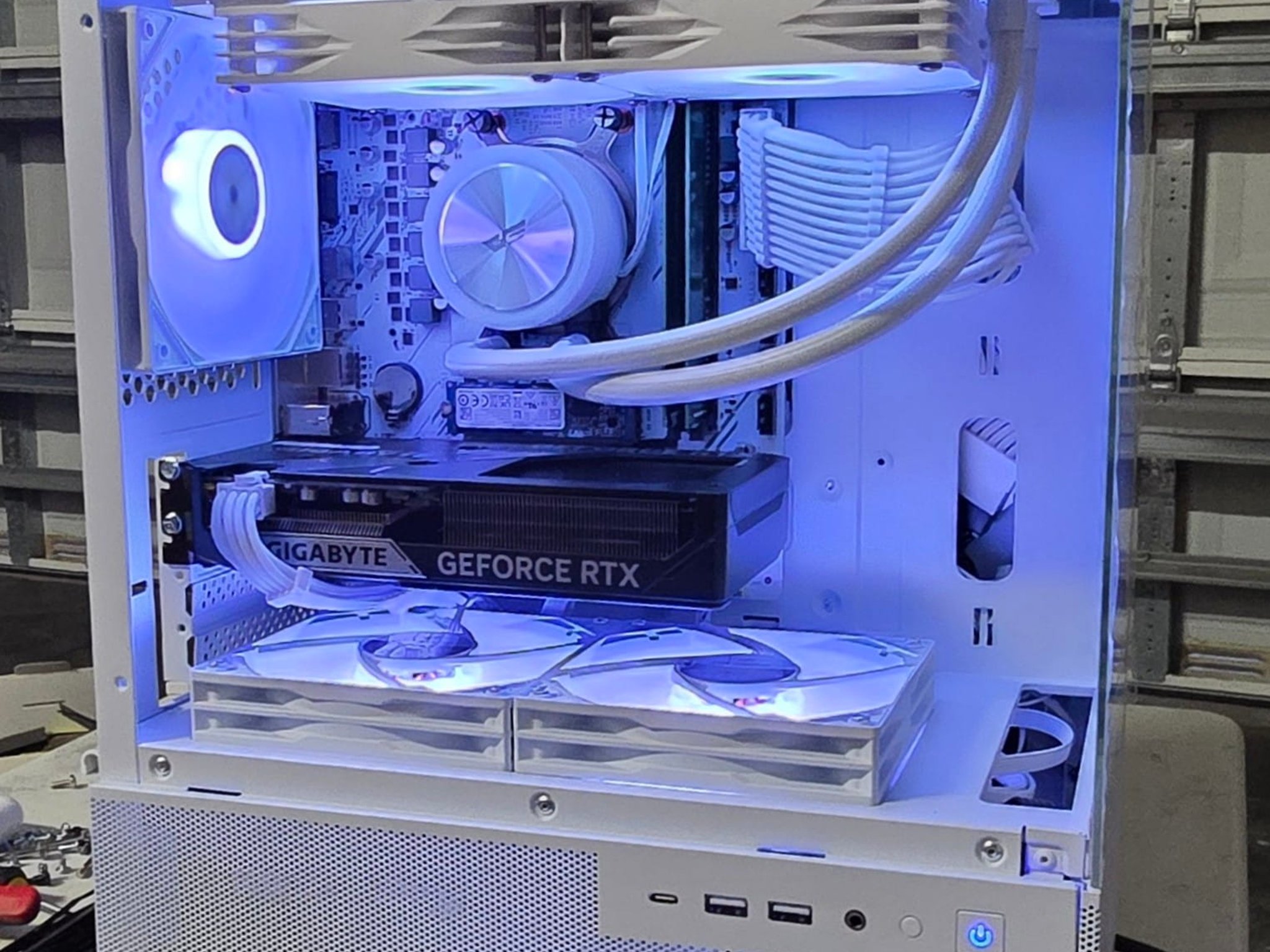 White Gaming PC | RTX 5060 Ti | Ryzen 7 5700X | Liquid Cooled | 1TB SSD | RGB