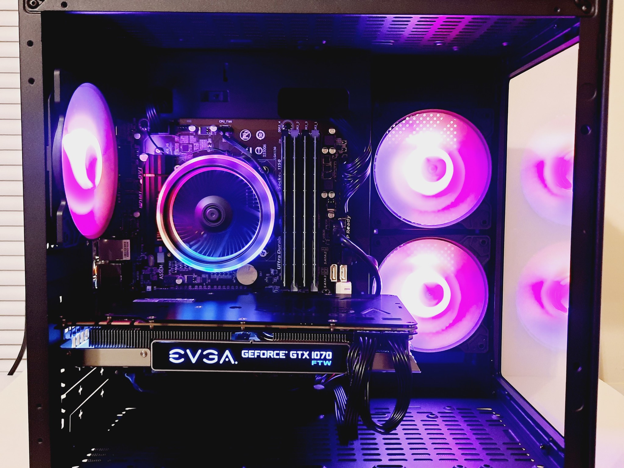 Newly built Gaming PC - Nvidia GTX 1070 8GB / Intel i7 4790 / 16GB RAM / 730GB SSD / RGB Fans