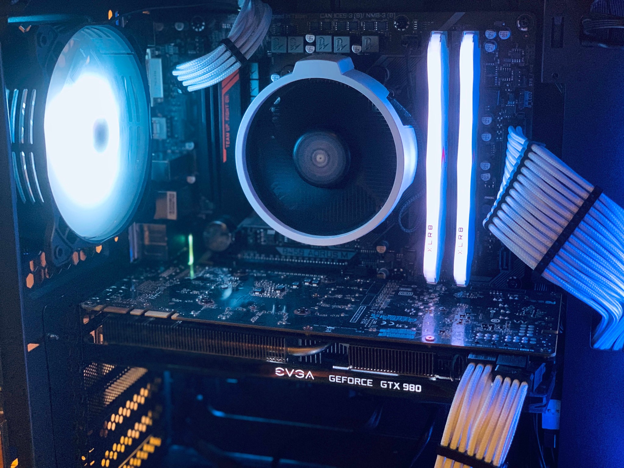 Entry Level Black/White Gaming PC (Ryzen 5 1500x + GTX 980)