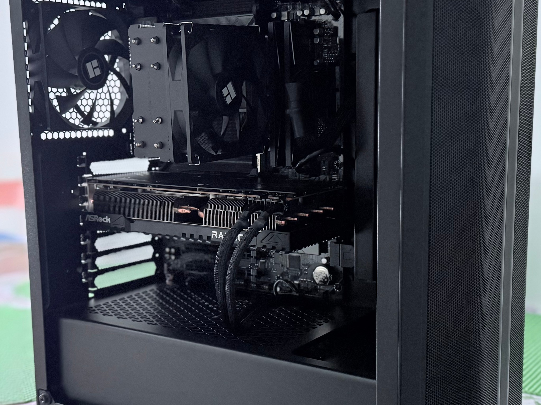 Ryzen 5 7600x | RX 7700XT 12 GB | 32 GB DDR5 6000 | 1.25 TB NVME 2.0 | NO ARGB