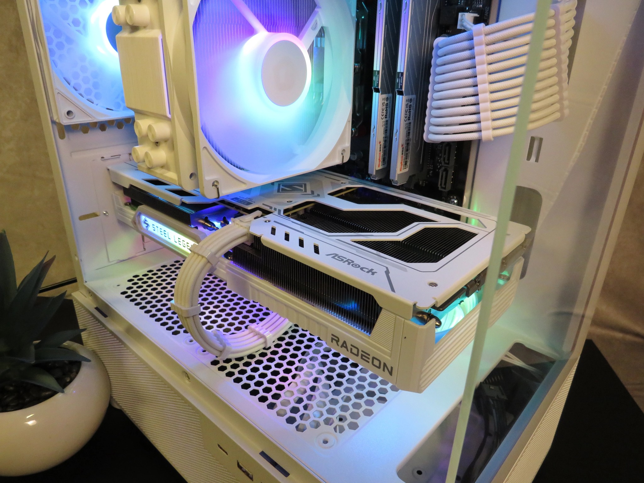 RX 9060 XT in White! Ryzen 5 5600X + ASRock Steel Legend RX 9060XT + 32 GB DDR4 + 1 TB NVME