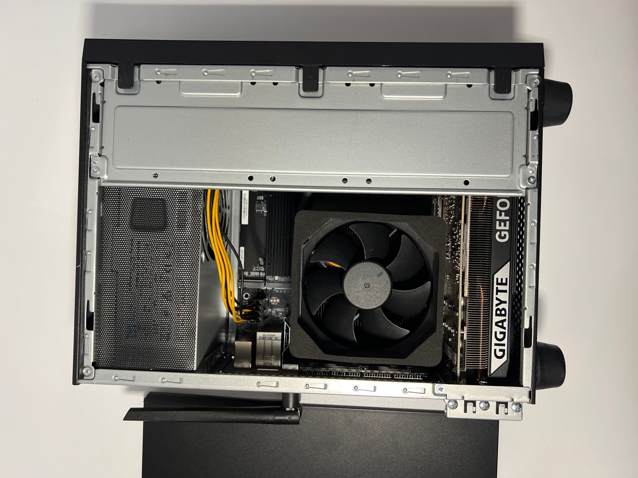 MINISFORUM 795S7 Mini Gaming PC AMD Ryzen 9 7945HX (16C/32T) RTX 5060