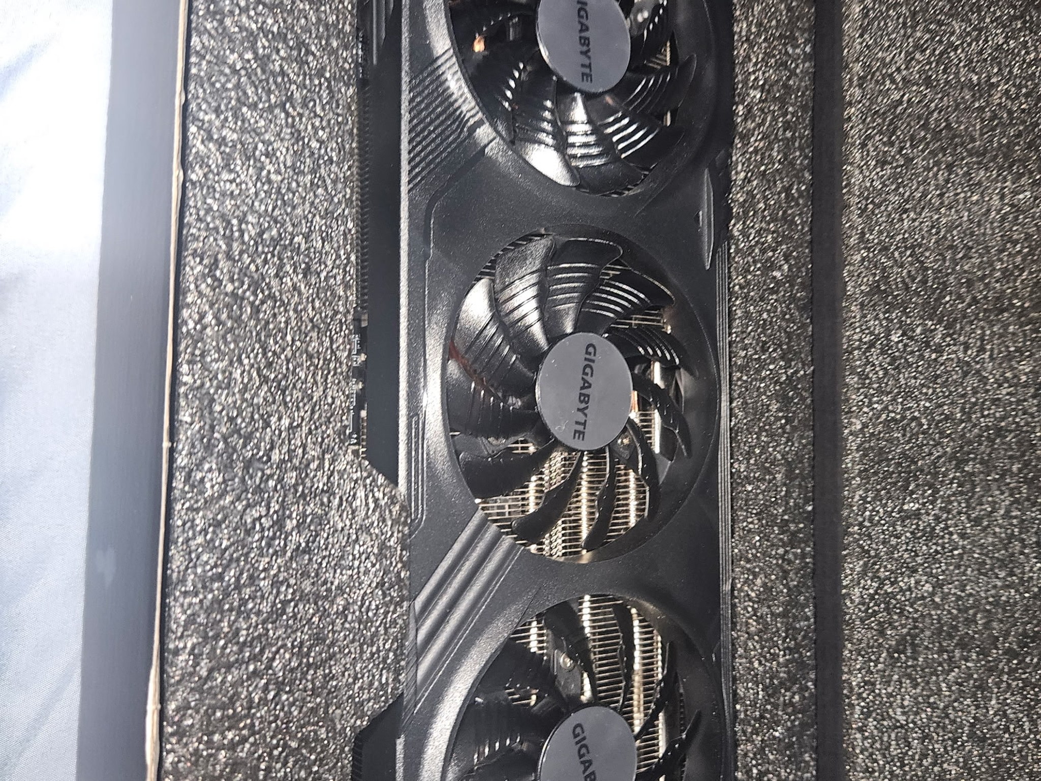AMD Radeon RX 7600XT 16GB