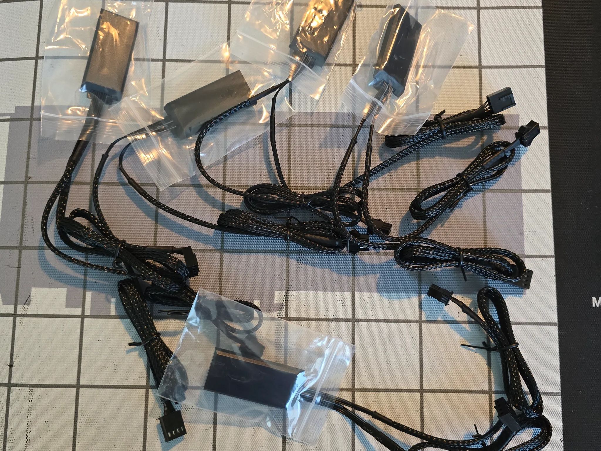 8 Lian-Li SL140mm UNI Fans