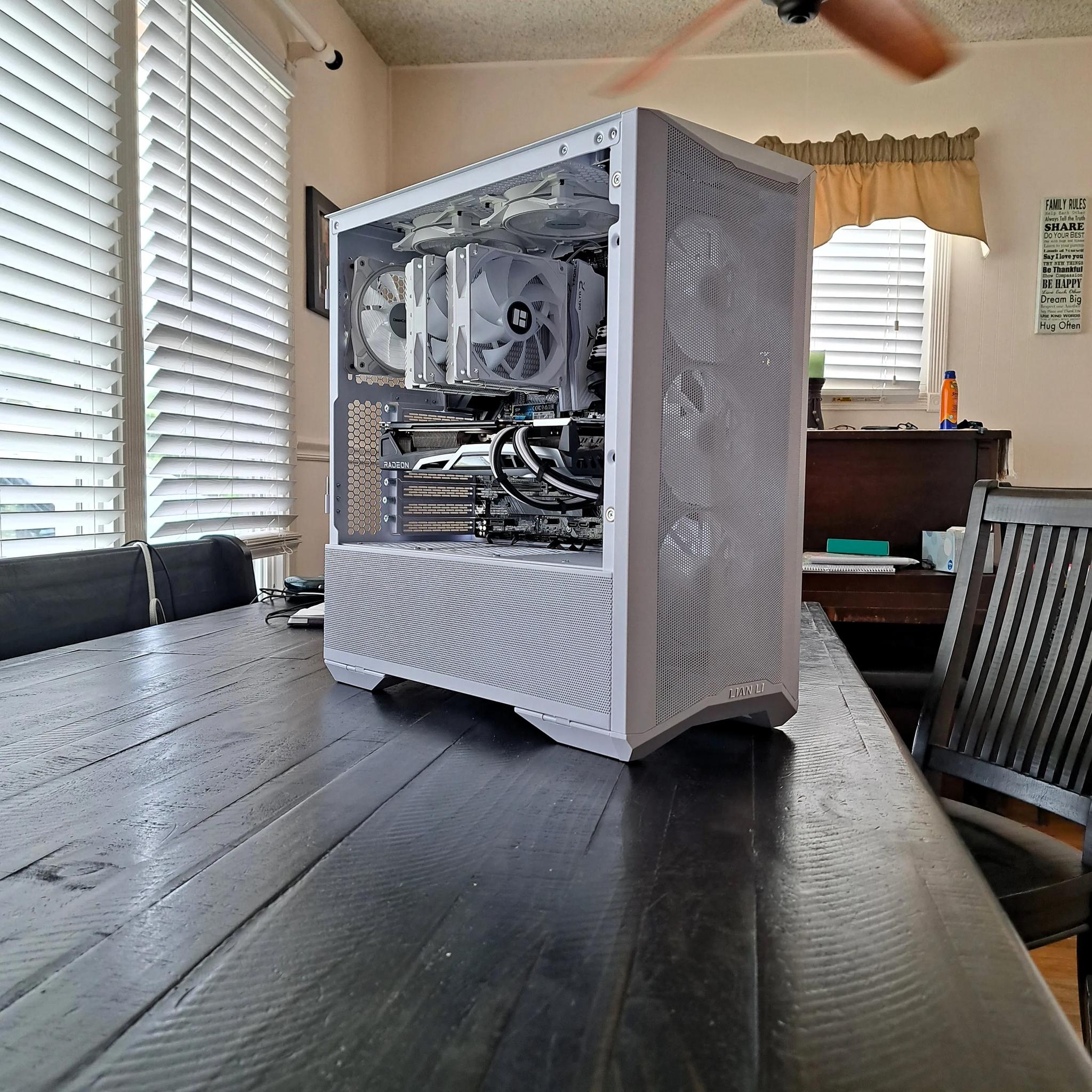 |🍪The Oreo🍪| Mid-High End Gaming PC