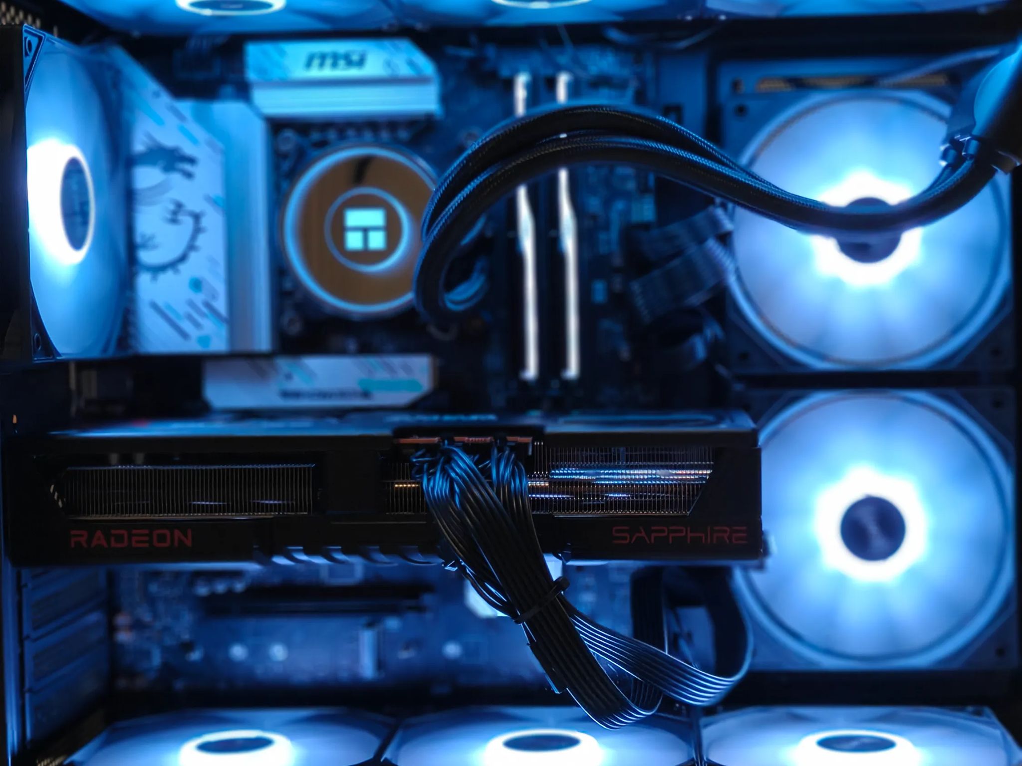1440P - AMD Radeon RX 9070 - Intel Core Ultra 7 265K - 32GB DDR5 6000 - 2TB M.2 NVMe Gen 4 SSD