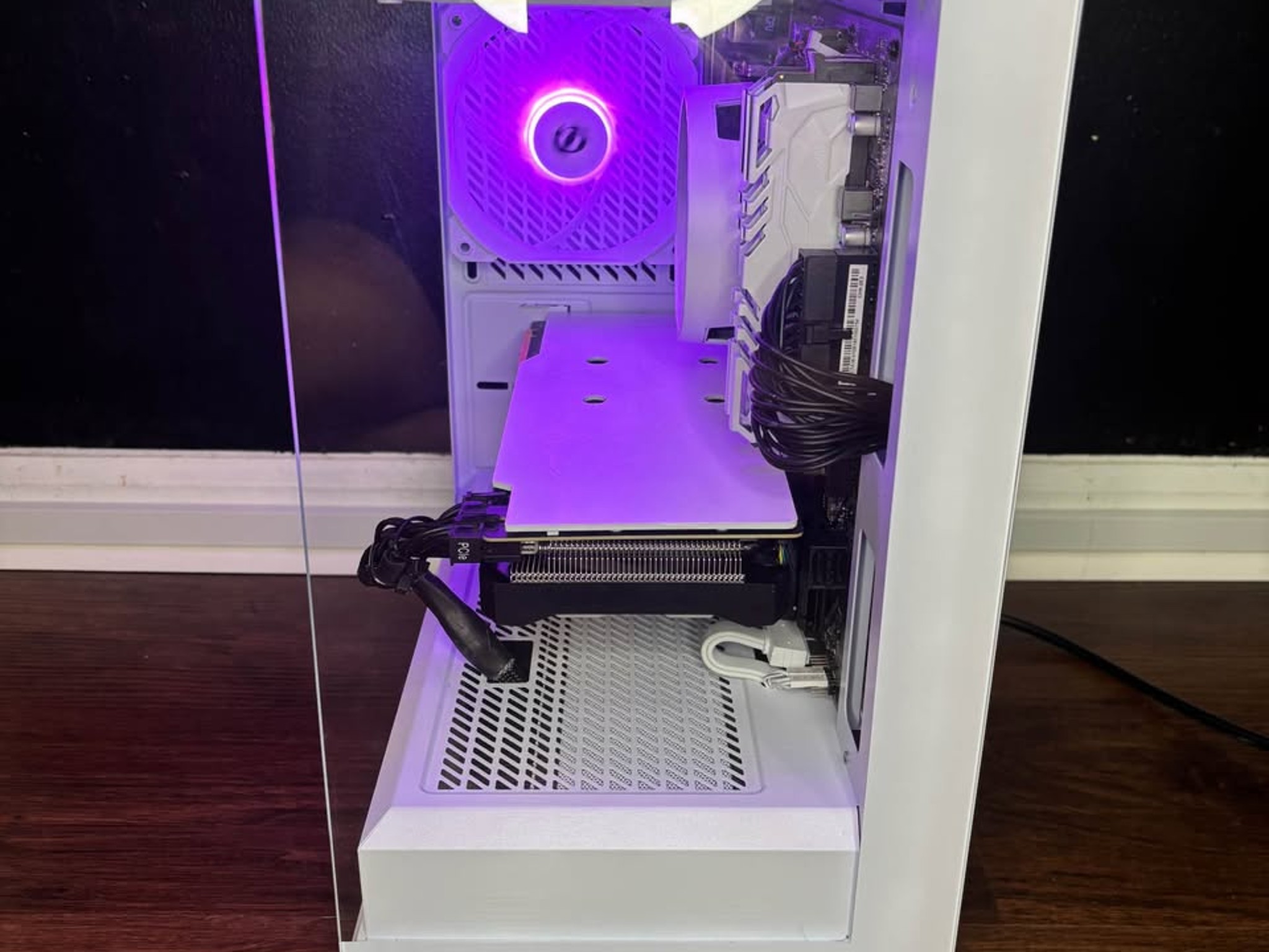 White Gaming PC (RTX 2070 Super 8GB + AMD Ryzen 5 5500 + 16GB DDR4 + SSD)