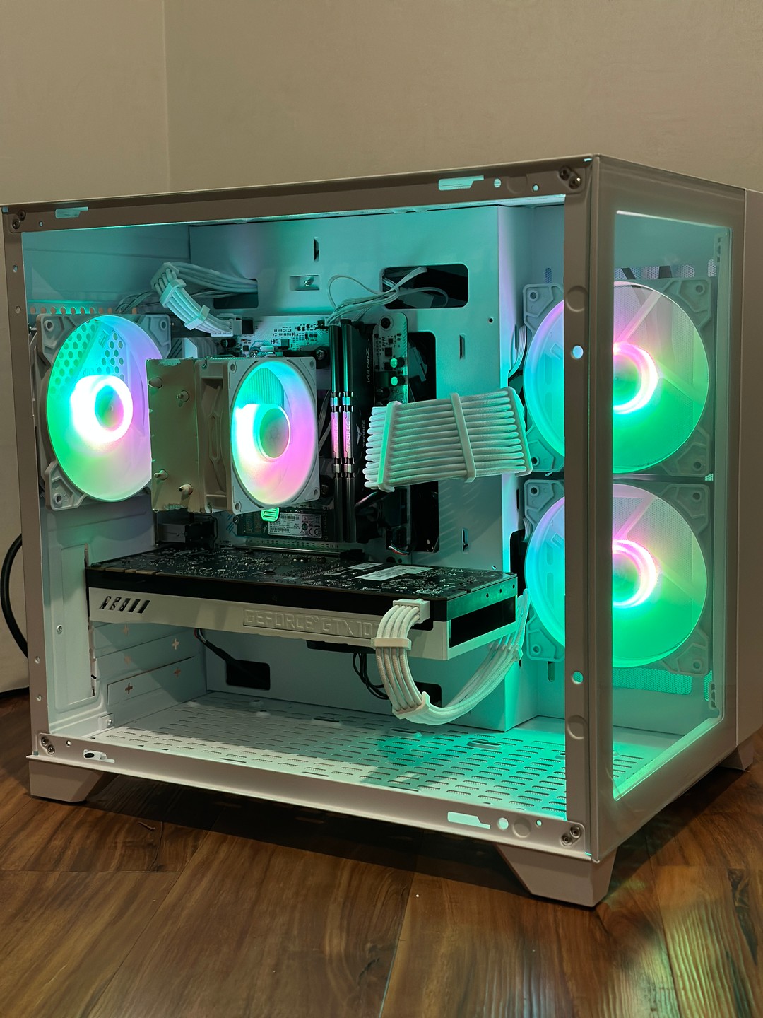 CPU GIGABYTE GeForce GTX 1070 & Ryzen 5 3600 GTX 1070 | Ryzen 5 3600 | 16GB DDR4 | 1.12TB | Win 11 | Office