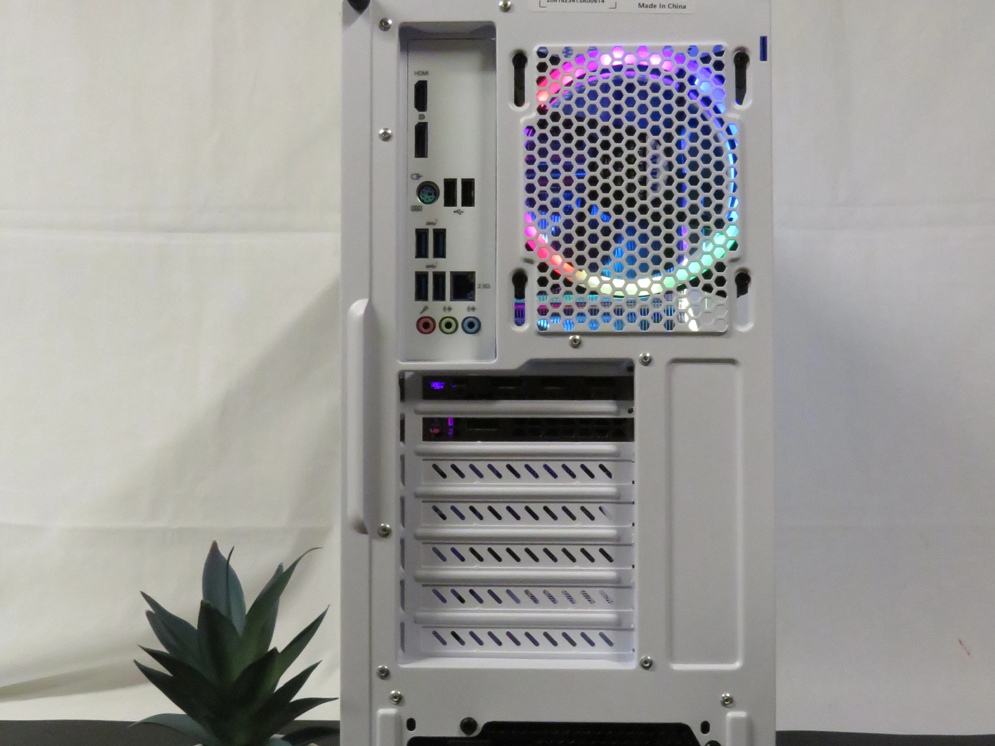 Black and White Beauty! RTX 2080 + Ryzen 5 2600X + 16 GB DDR4 + 1 TB NVME