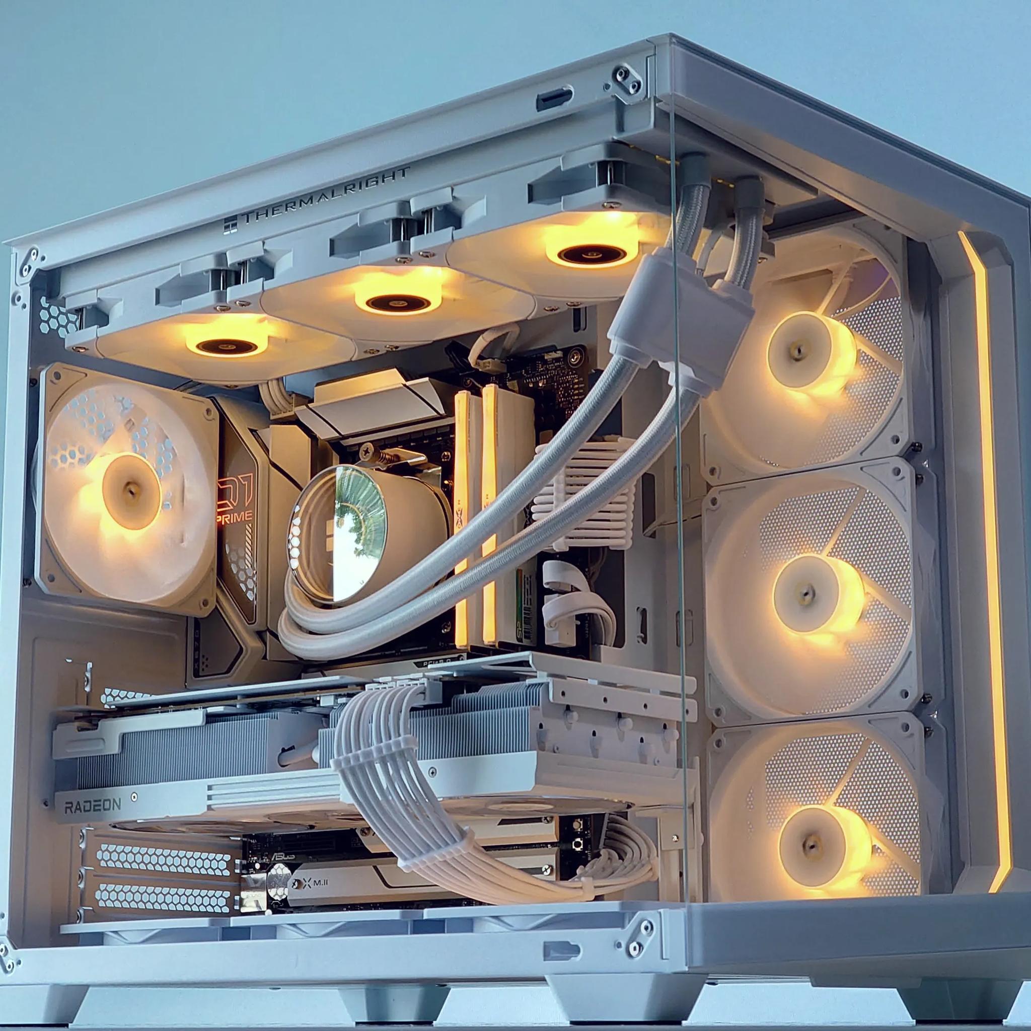 ❄️🤍🐻‍❄️Artic⚪AMD RX 7900 XT 20GB⚪AMD Ryzen 7 7700⚪32GB DDR5⚪2TB NVME