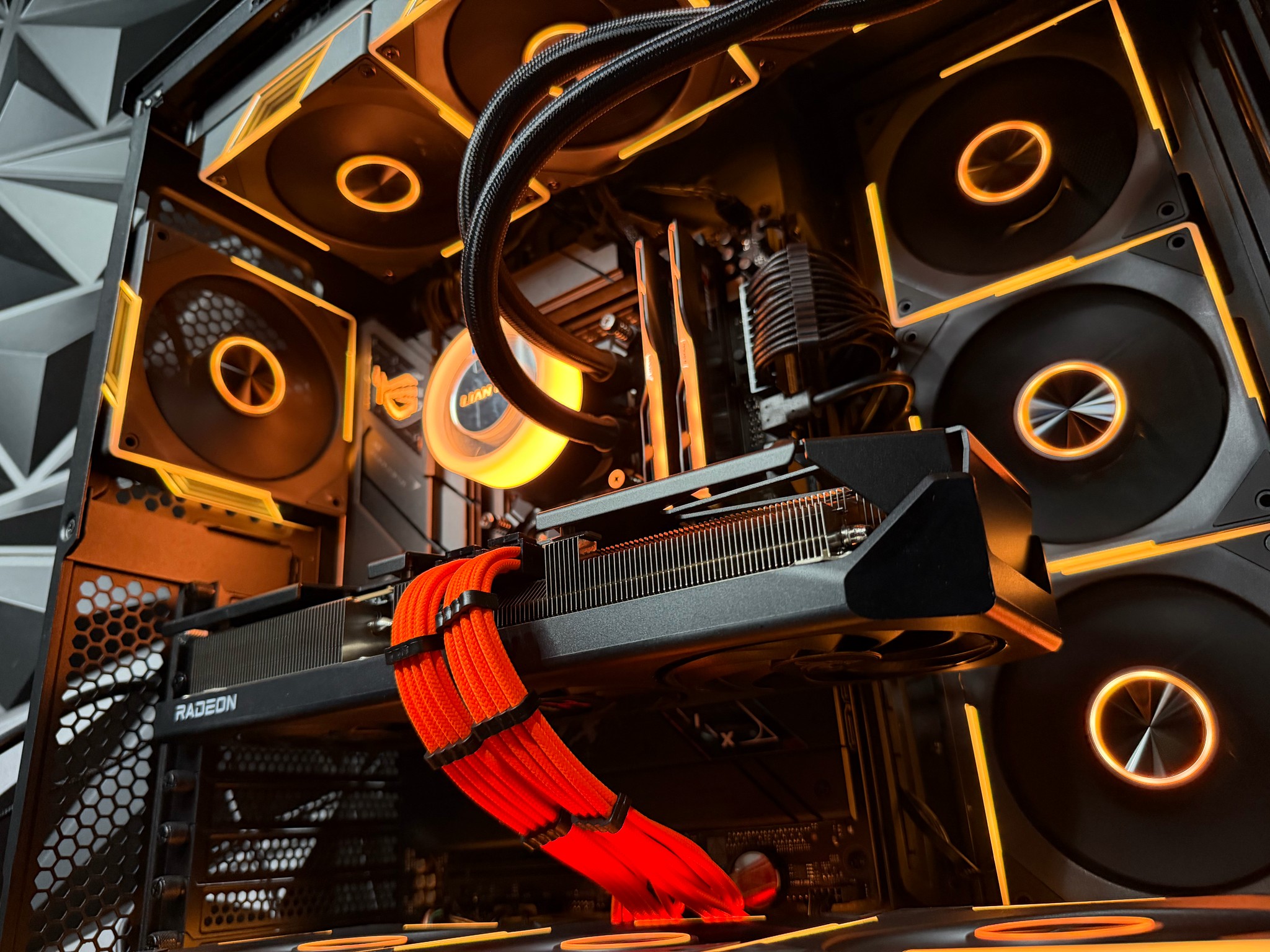 ⭐🔥 STARFIRE 🔥⭐Ryzen 7 9700X| RX 9070XT| 32 GB DDR5 7200MHZ| 1.75  TB NVMe|850W PSU