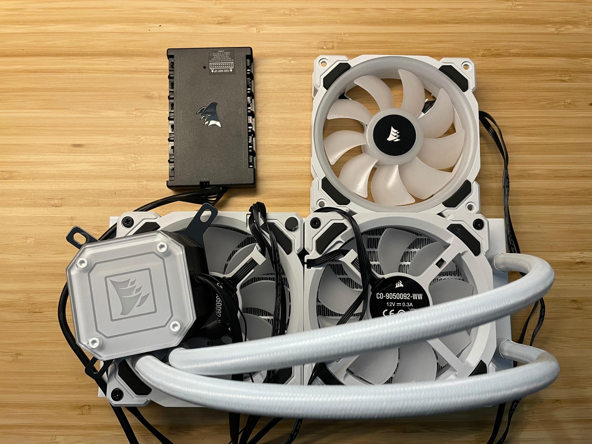 Corsair White Capellix 240mm + 3 LL120 Fans + Command Pro