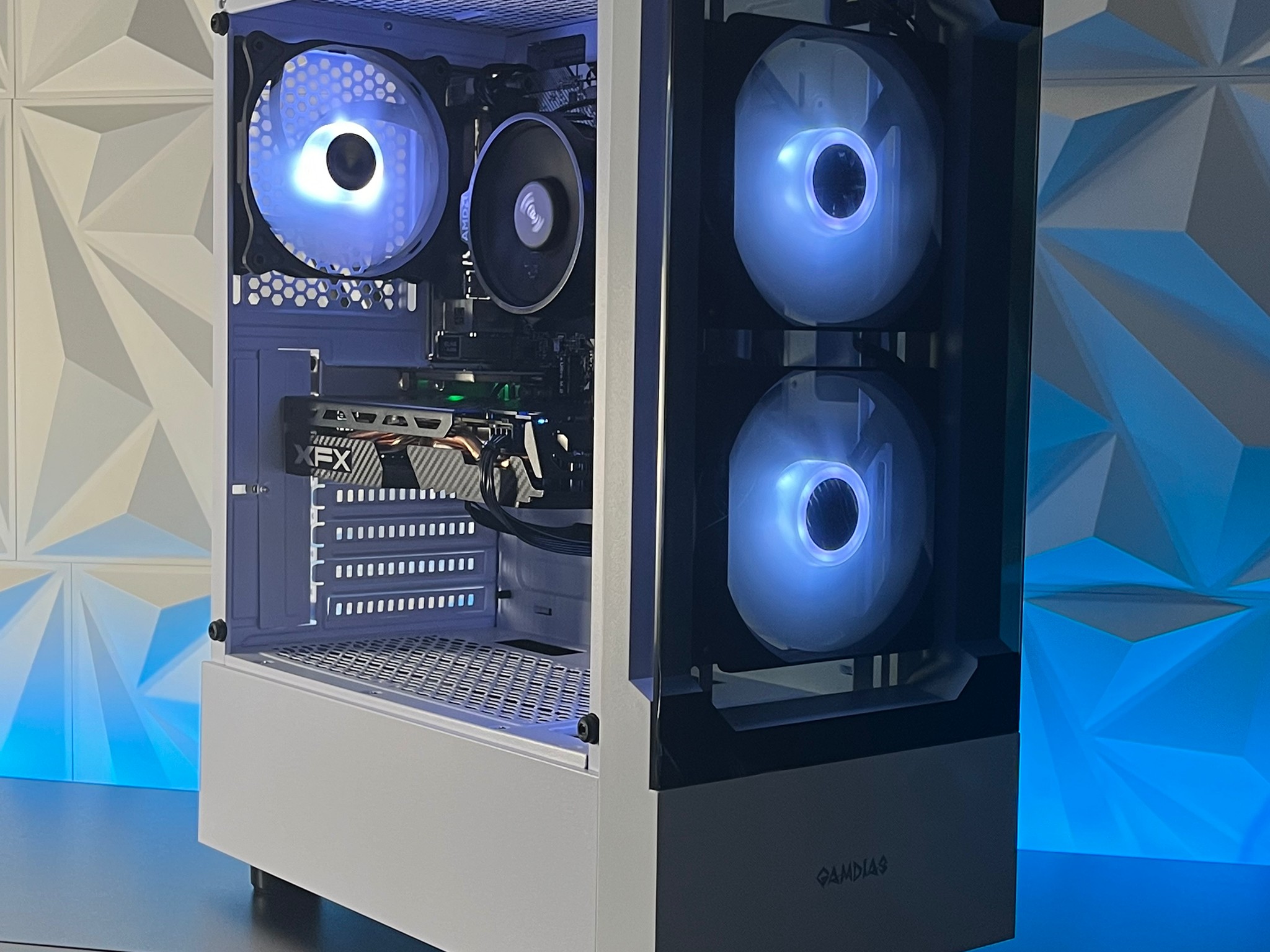RX 580 8GB OC+, Ryzen 5 2400G, 16GB RAM | White RGB Gaming Computer/PC