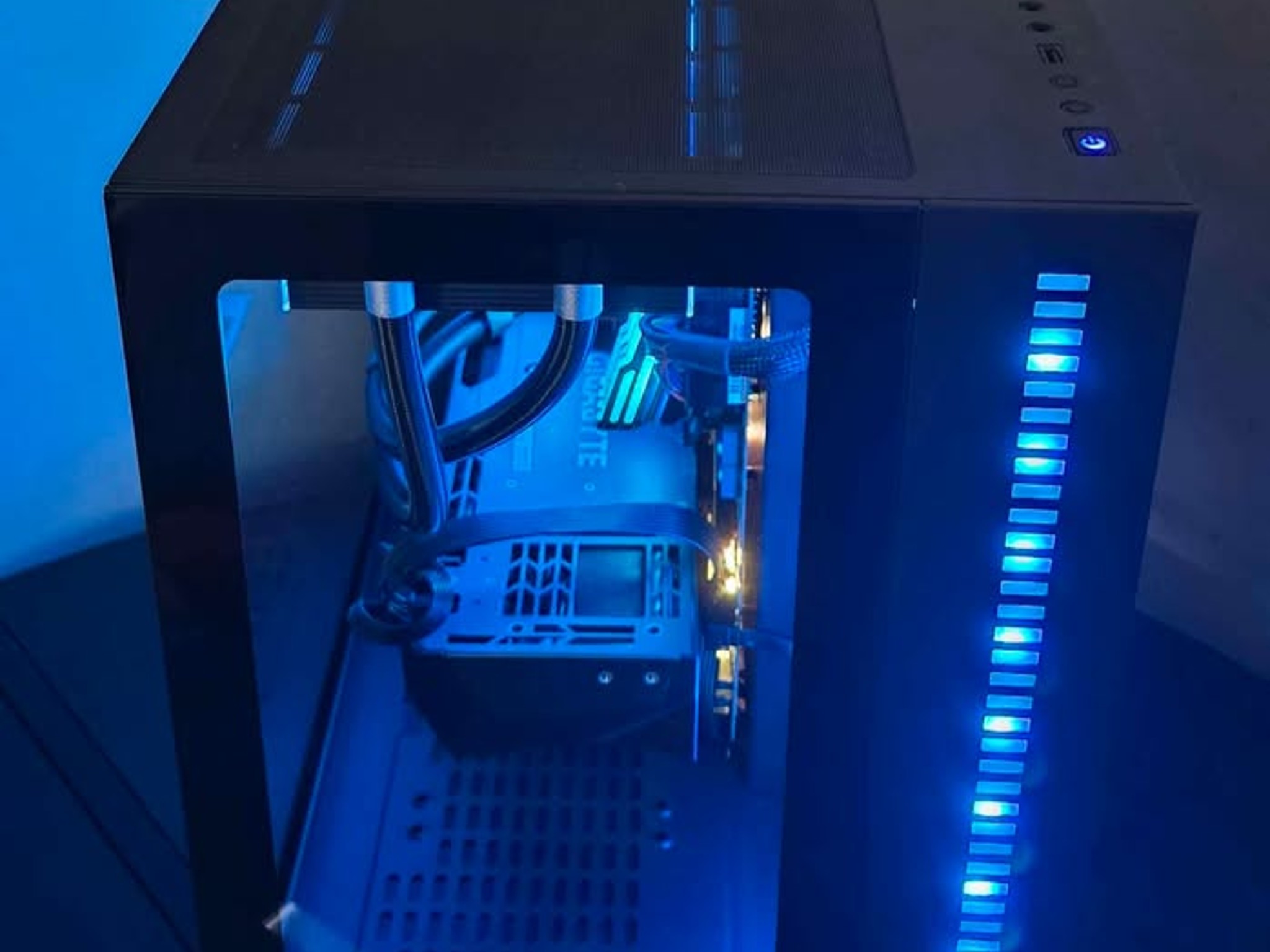 "Tron Battery" Custom Gaming PC Ryzen 5700x/RTX 3080 12GB