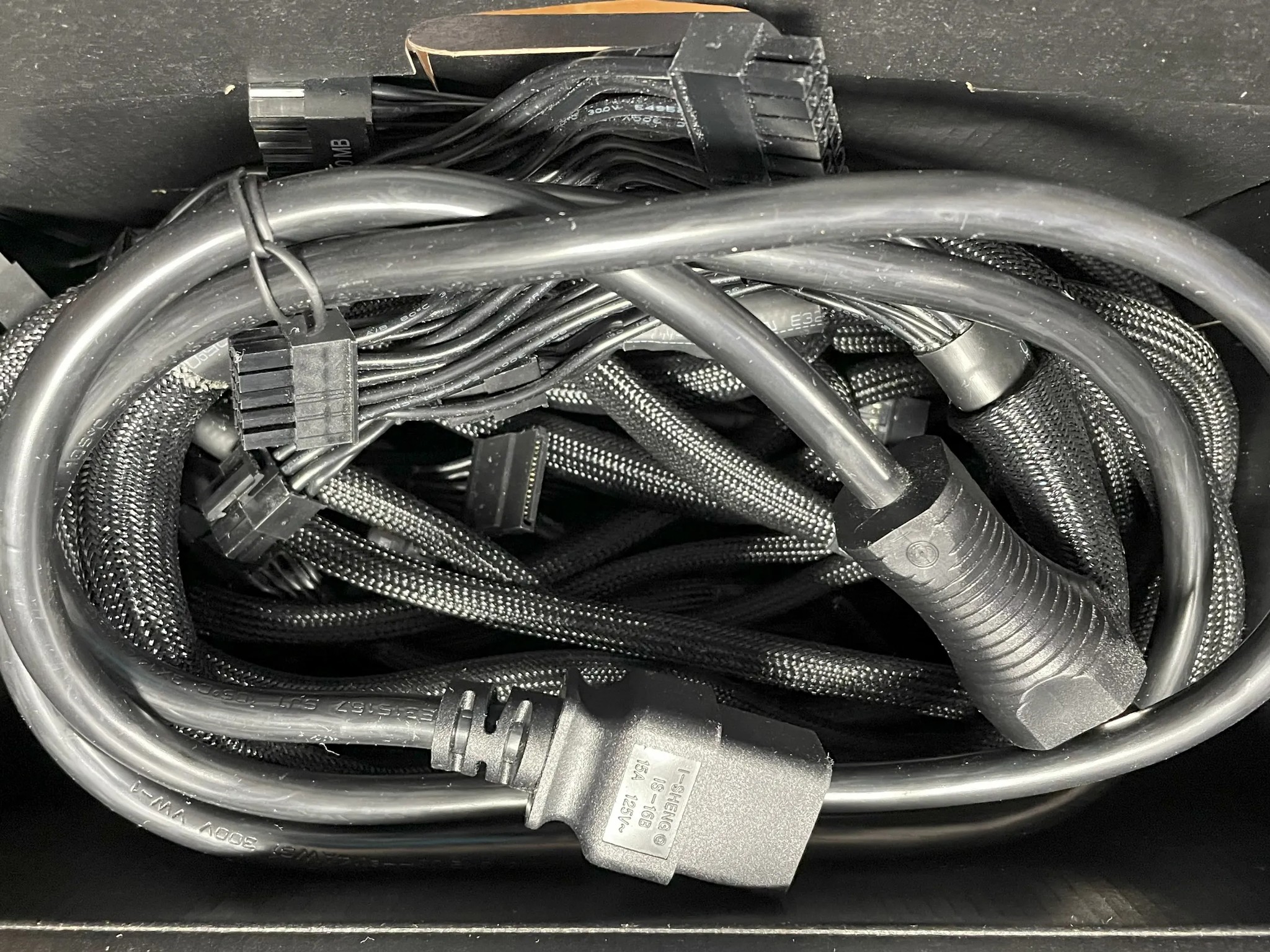 EVGA SuperNOVA 1600 T2, 80+ TITANIUM 1600W