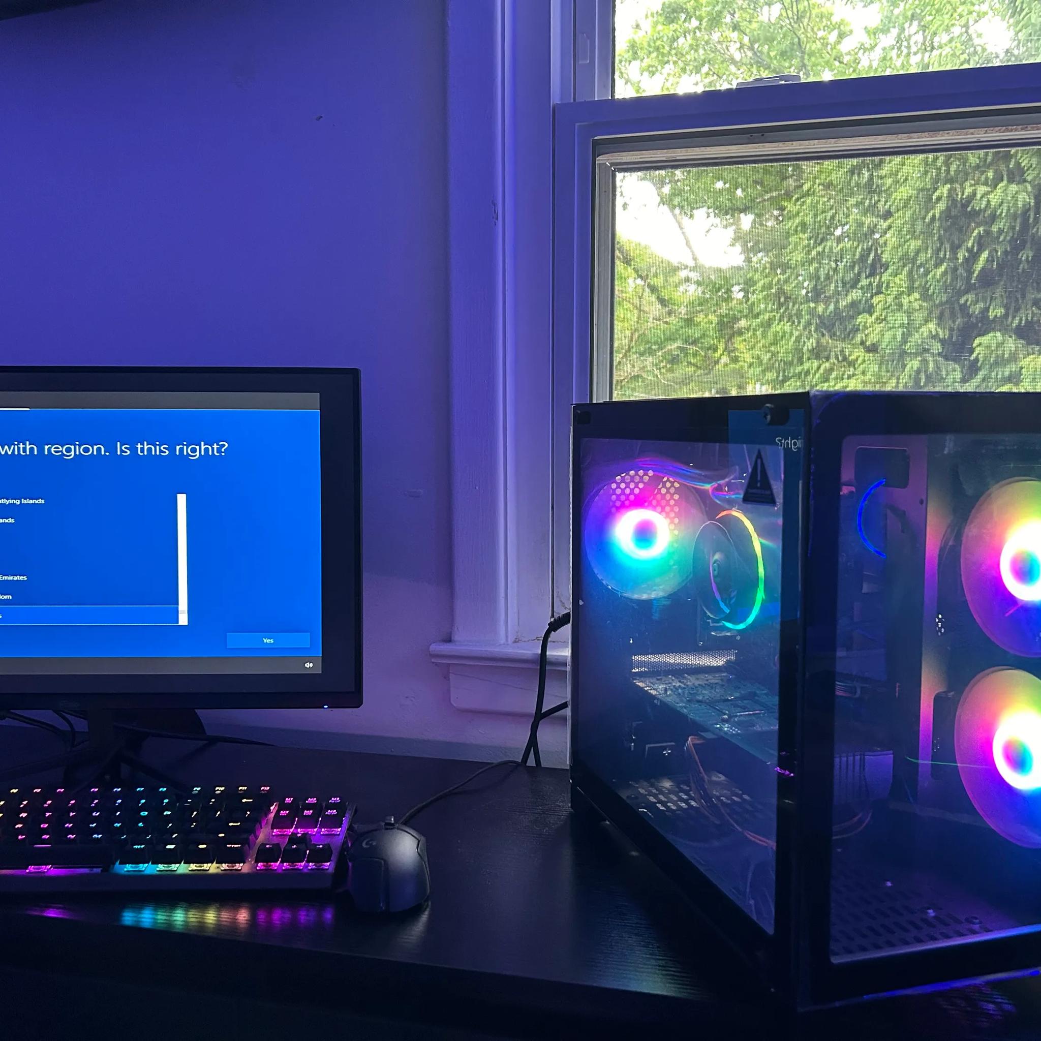 GAMING PC i7 8GB NVIDIA GTX 660 RGB Lighting RGB Fans