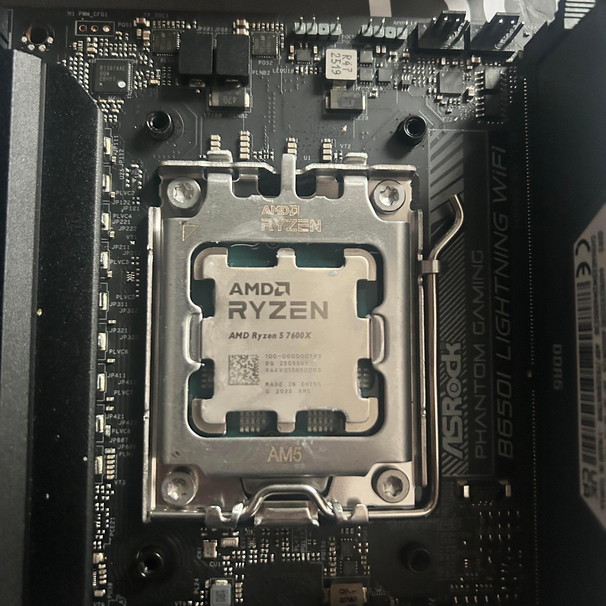 RYZEN 5 7600/ASUS B650E MAX GAMING WIFI/CORSAIR VENGANCE 64 GB 2X32 BUNDLE