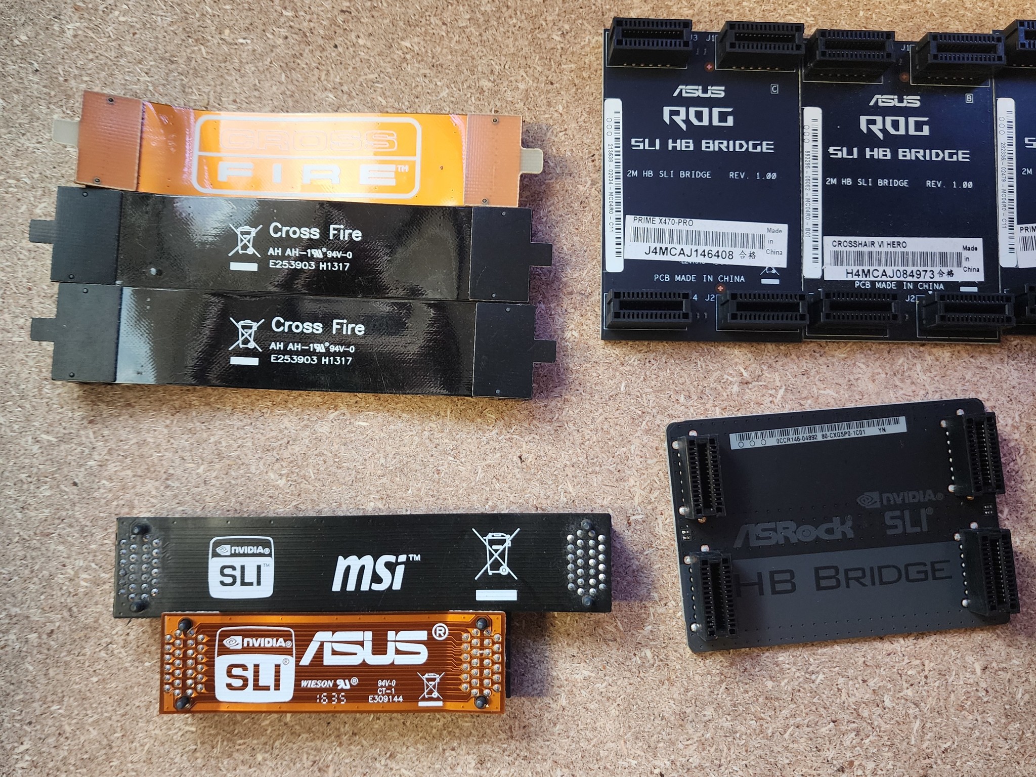 Assorted Nvidia SLI and AMD Crossfile Bridges