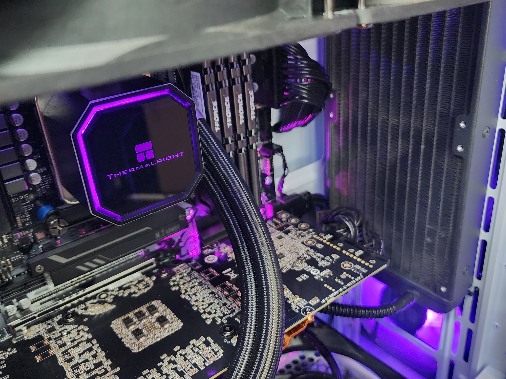💜🤍 RTX 3080 // Core i7 12700 KF // 32GB 3200MHz // 2TB NVMe Gen 3 // CPU&GPU Liquid Cooled!