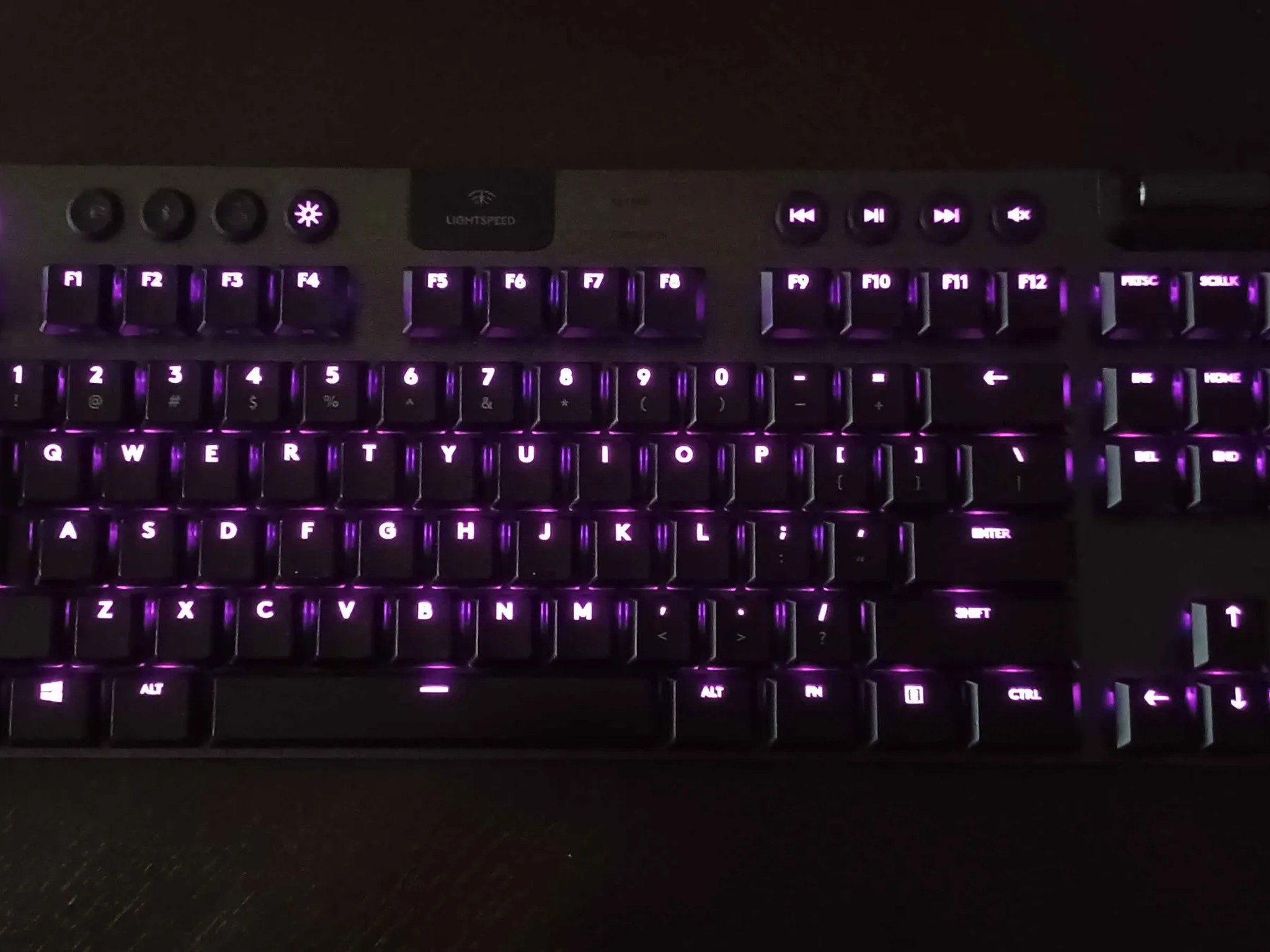 Logitech G915 TKL Tenkeyless LIGHTSPEED Wireless RGB Keyboard (CARBON BLACK & TACTILE VERSION)
