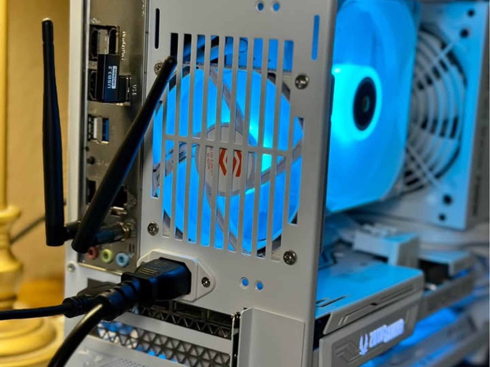 White-Out Gaming PC - RTX 3070, Ryzen 5700x3D, 32GB 3600MHz, 1TB, 700W, WiFi 6, K77 Lite SFF ITX