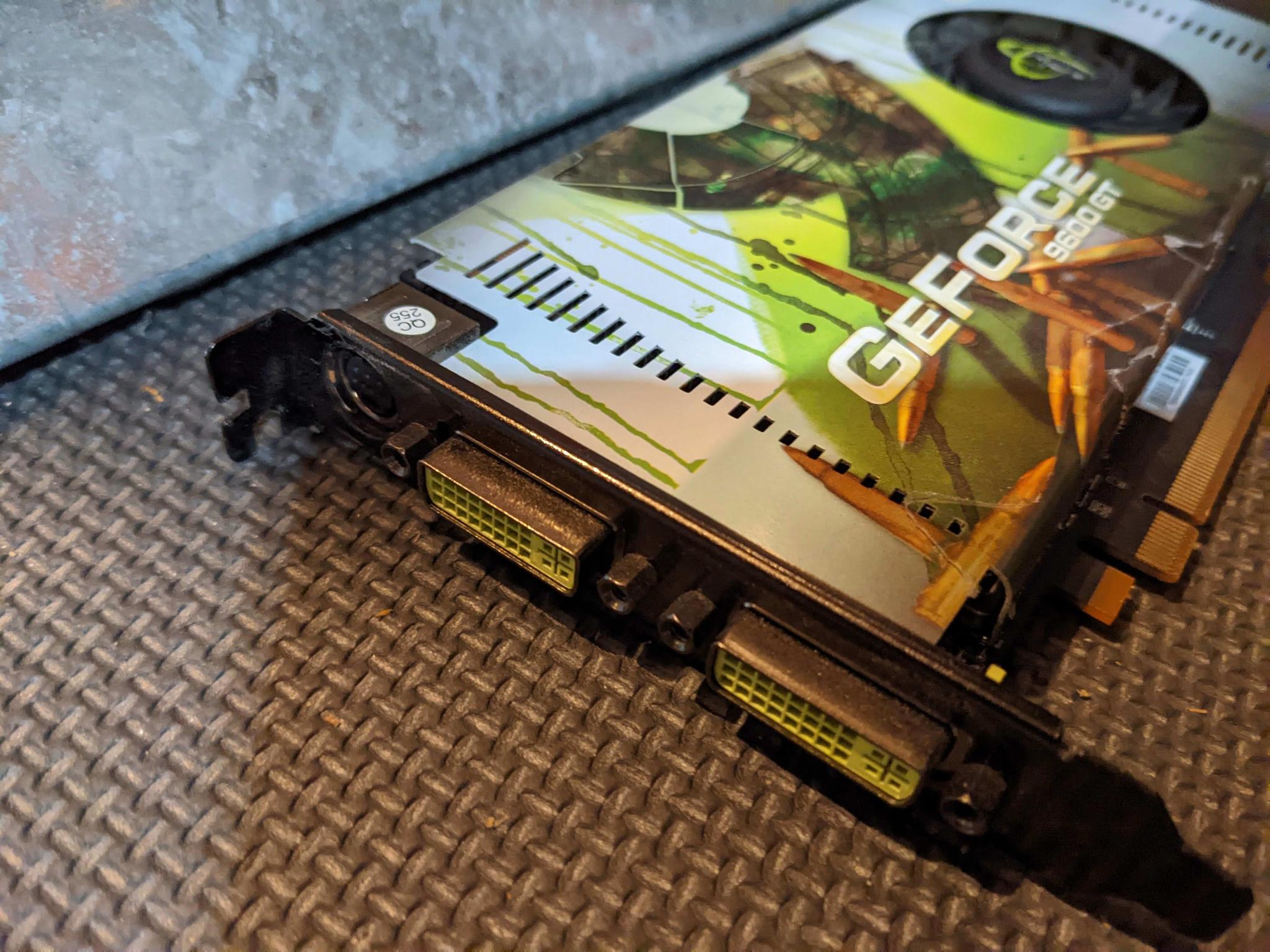 XFX GeForce 9600 GT -Used, but good condition Video Card 512mb DDR3 PCI-E