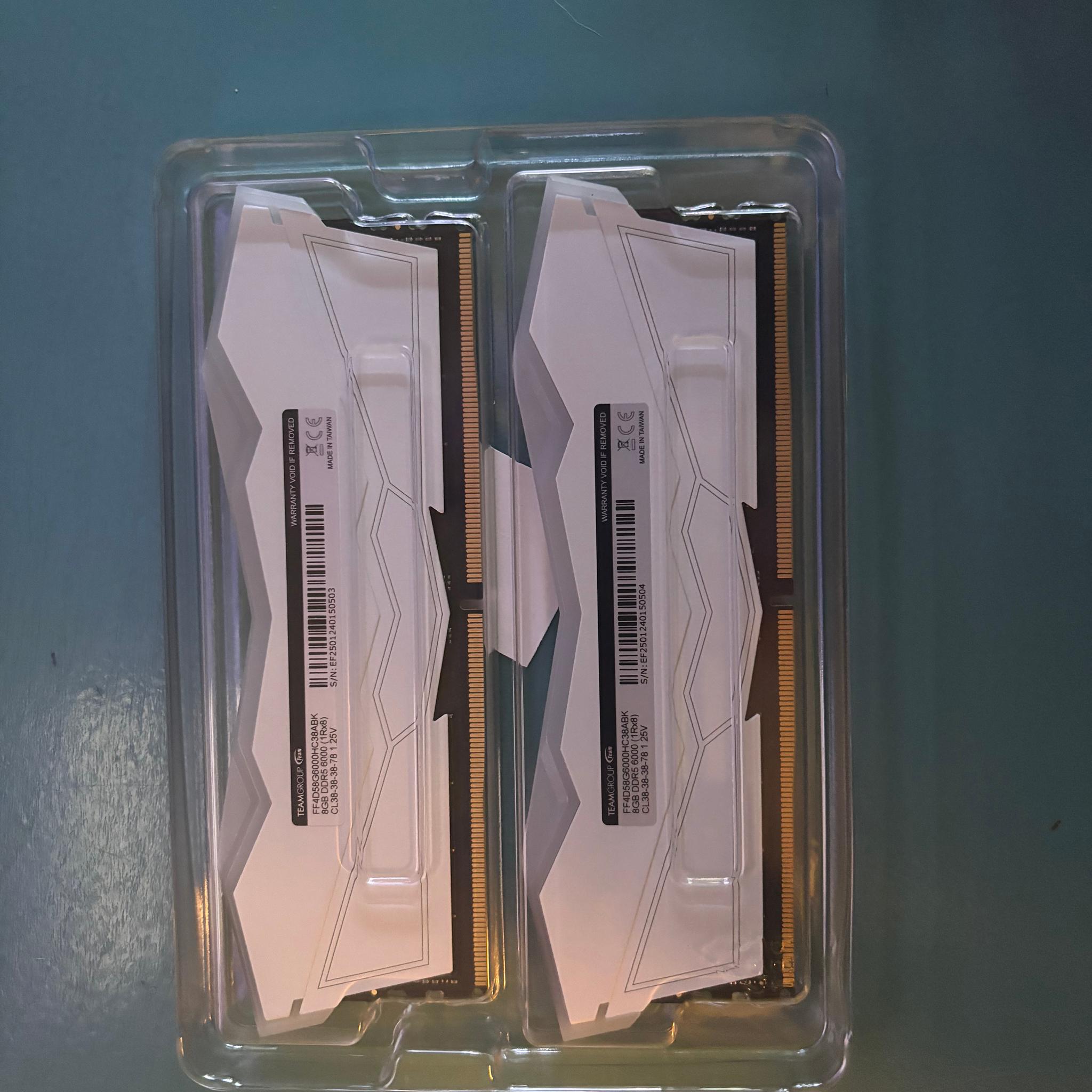 T-force 16gb white memory