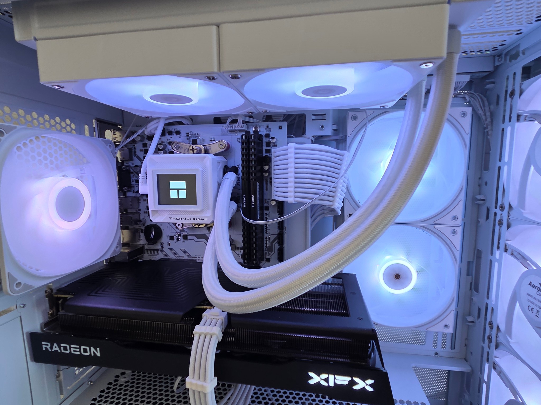 FROST PRO PLAYER🤍❄️💙9060XT Ryzen 7 5700x