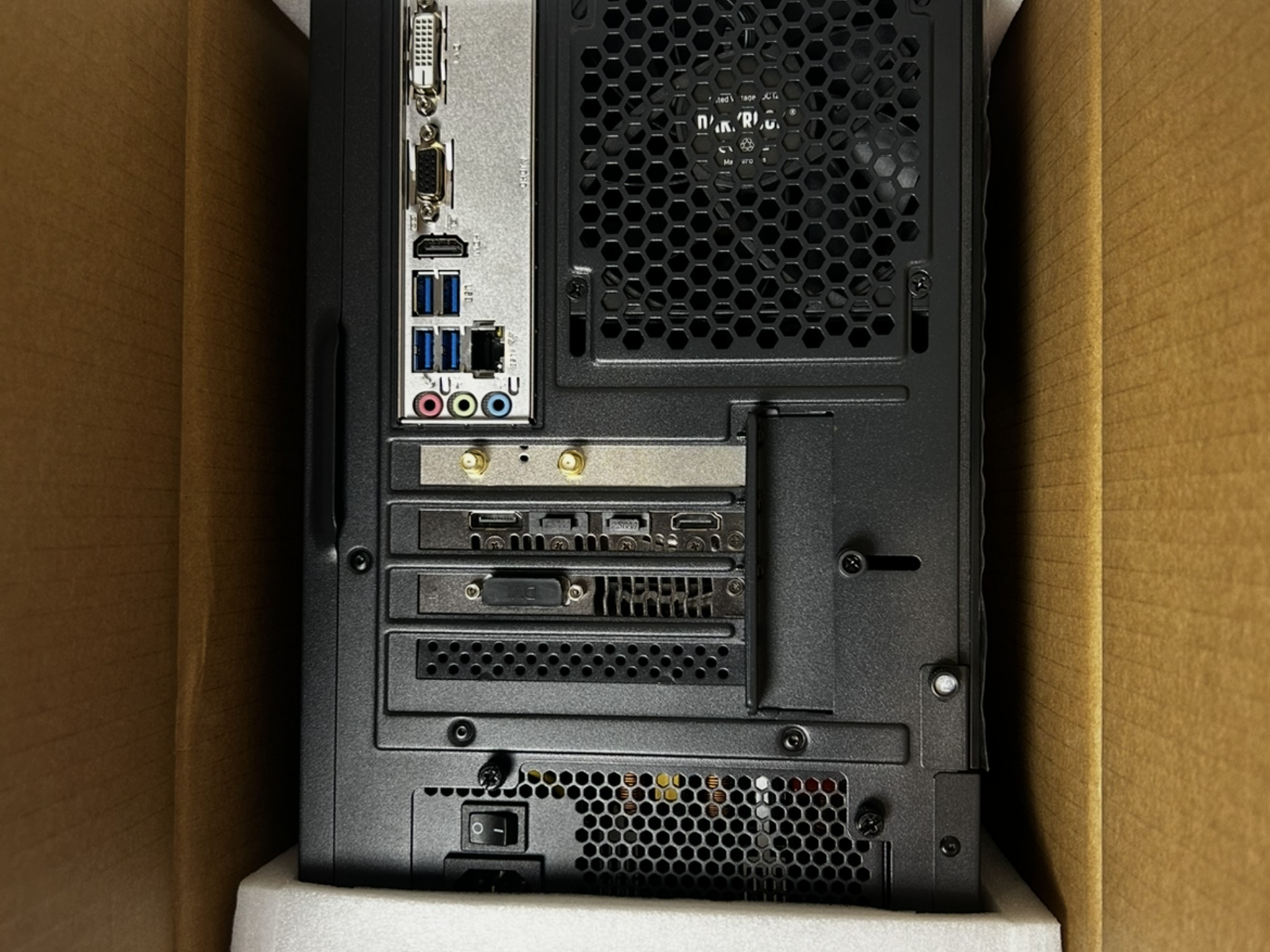 Black 1080p Esports Beast! | RYZEN 5 3600 | GTX 1070 | 16 GB RAM | Windows 11 | Wifi & BT included!