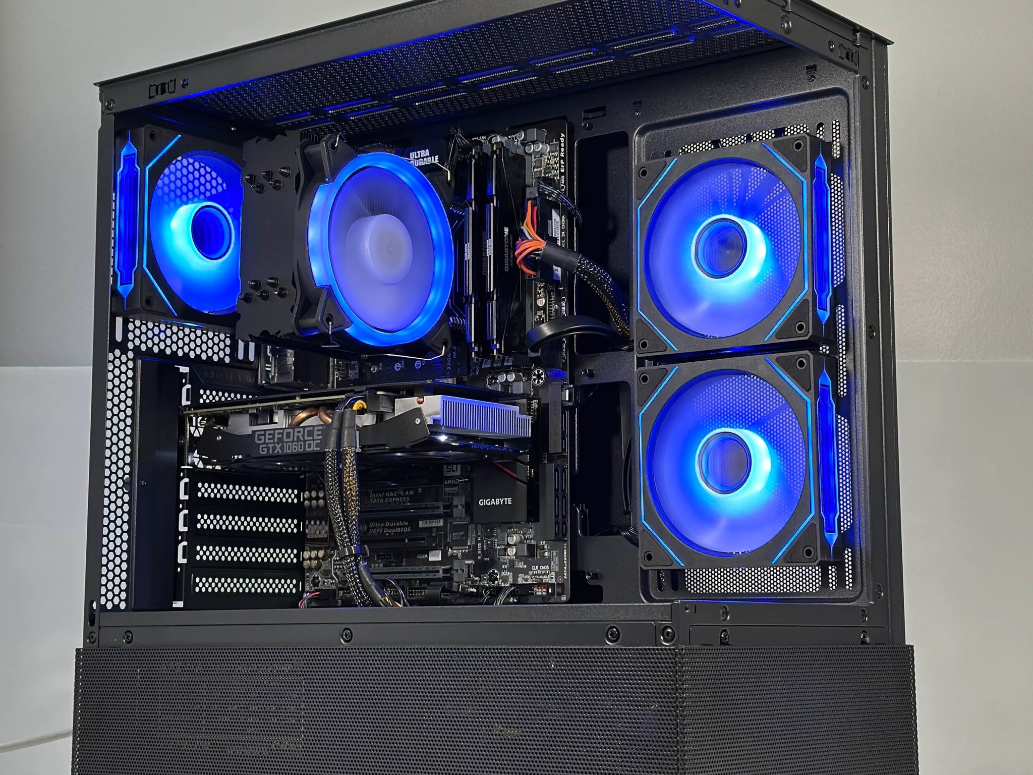 Intel i5-7400 | GTX 1060 3GB | 32GB RAM | 480GB SSD | WIFI | 1080p Black Gaming PC