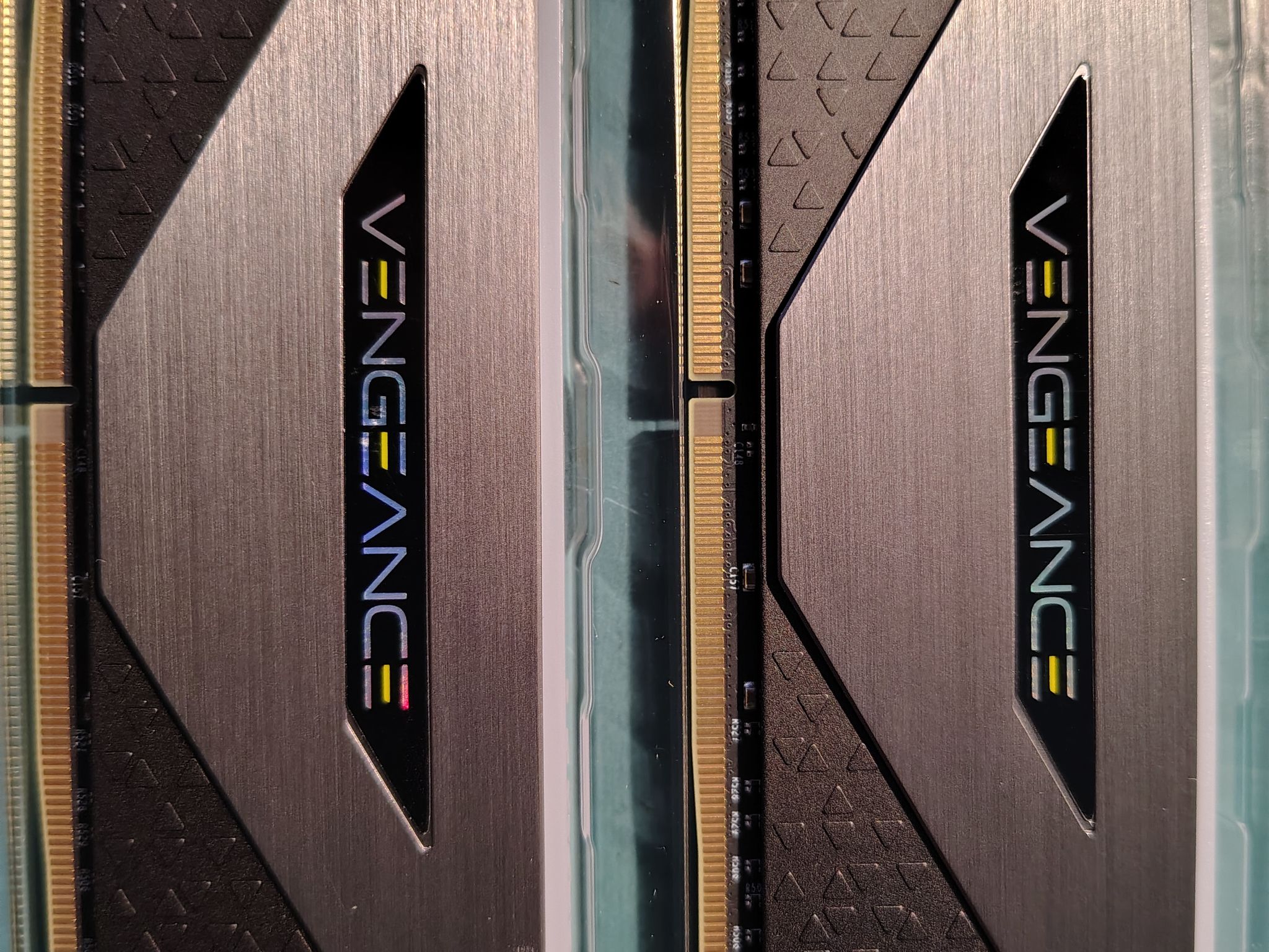 32GB CORSAIR RGB RT DDR4-3600 CL16 (2 x 16GB)