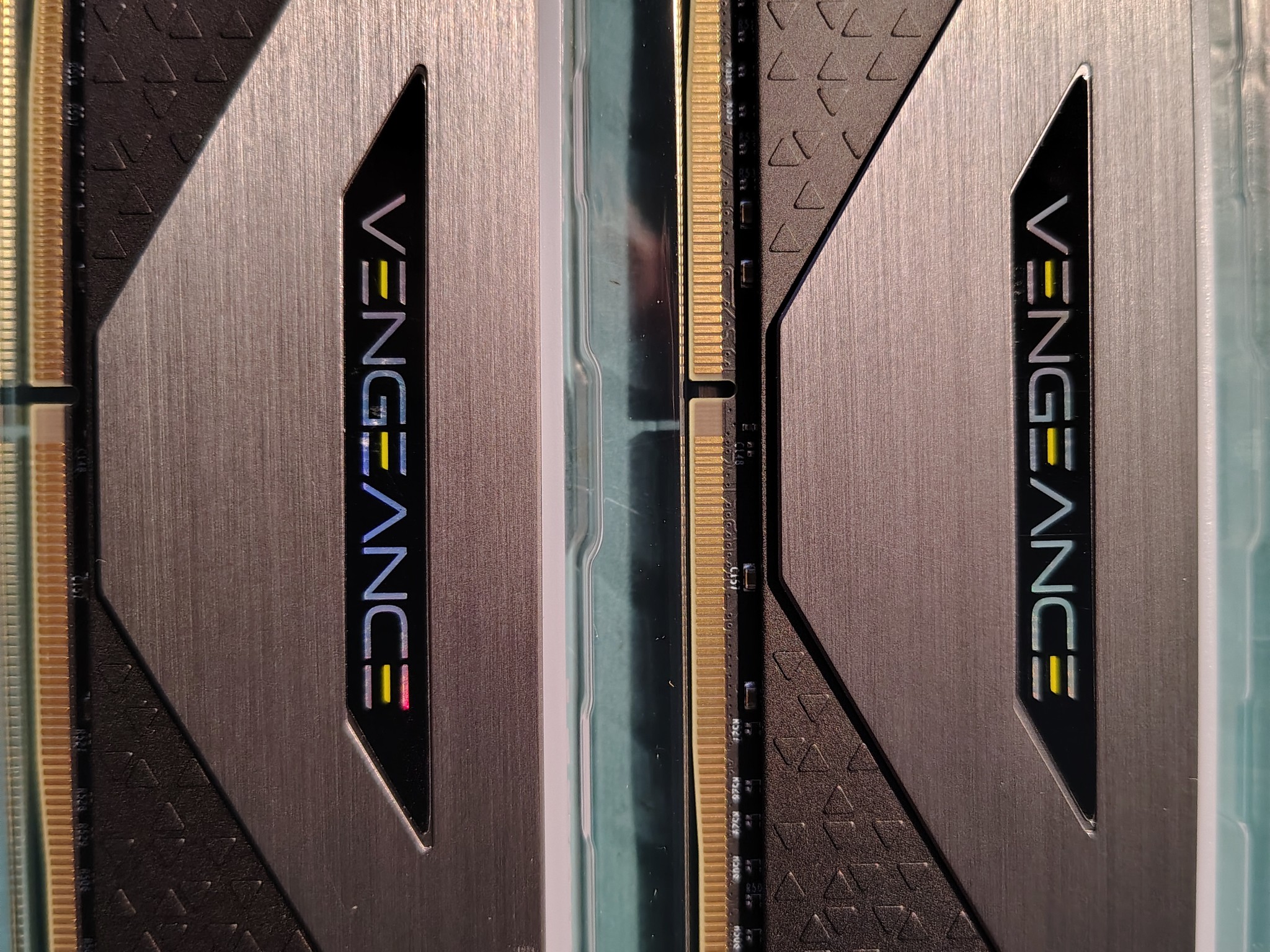 32GB CORSAIR RGB RT DDR4-3600 CL16 (2 x 16GB)