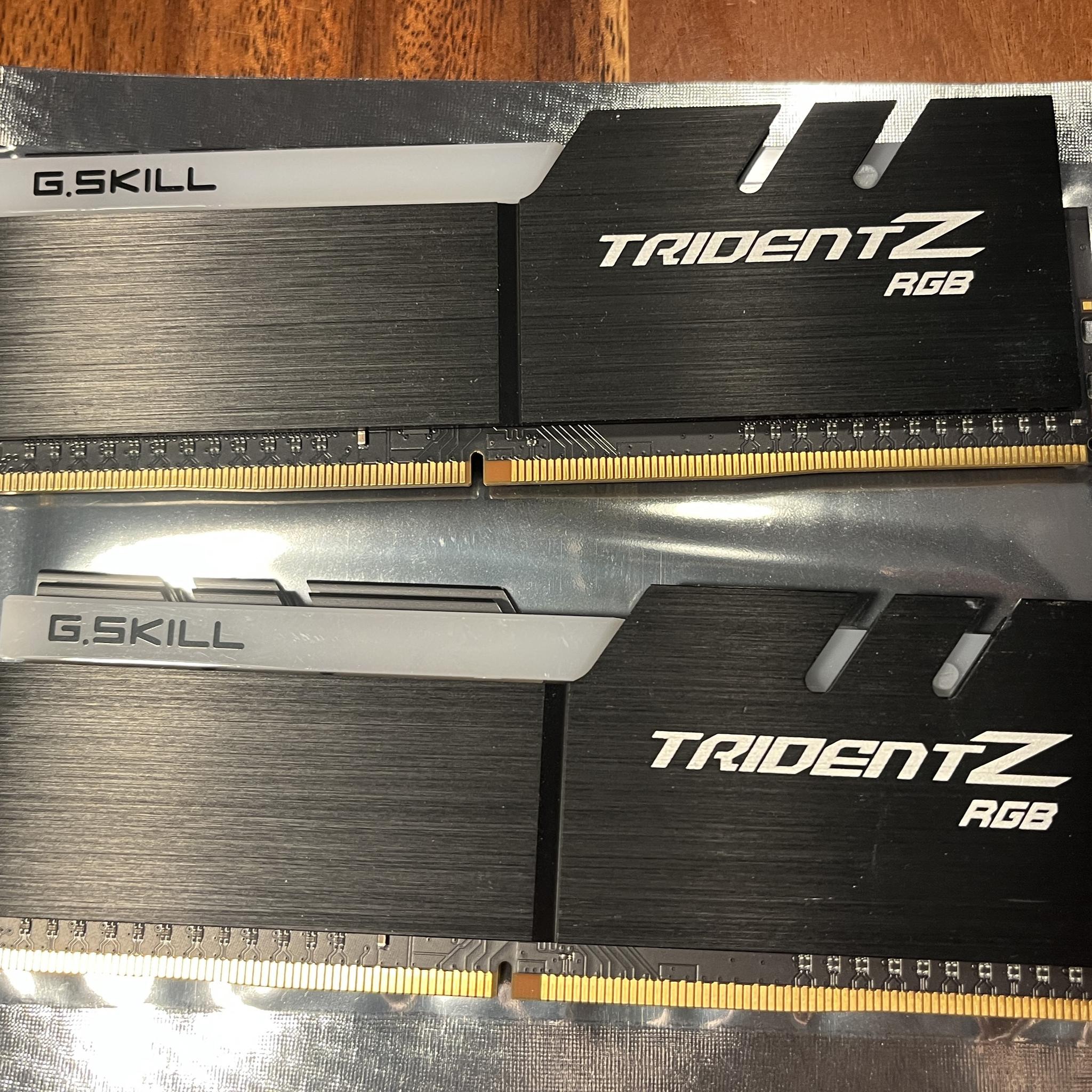 G.SKILL TridentZ RGB 16GB (2x8GB) 3200 MHz Samsung B-Die AMD F4-3200C14D-16GTZRX