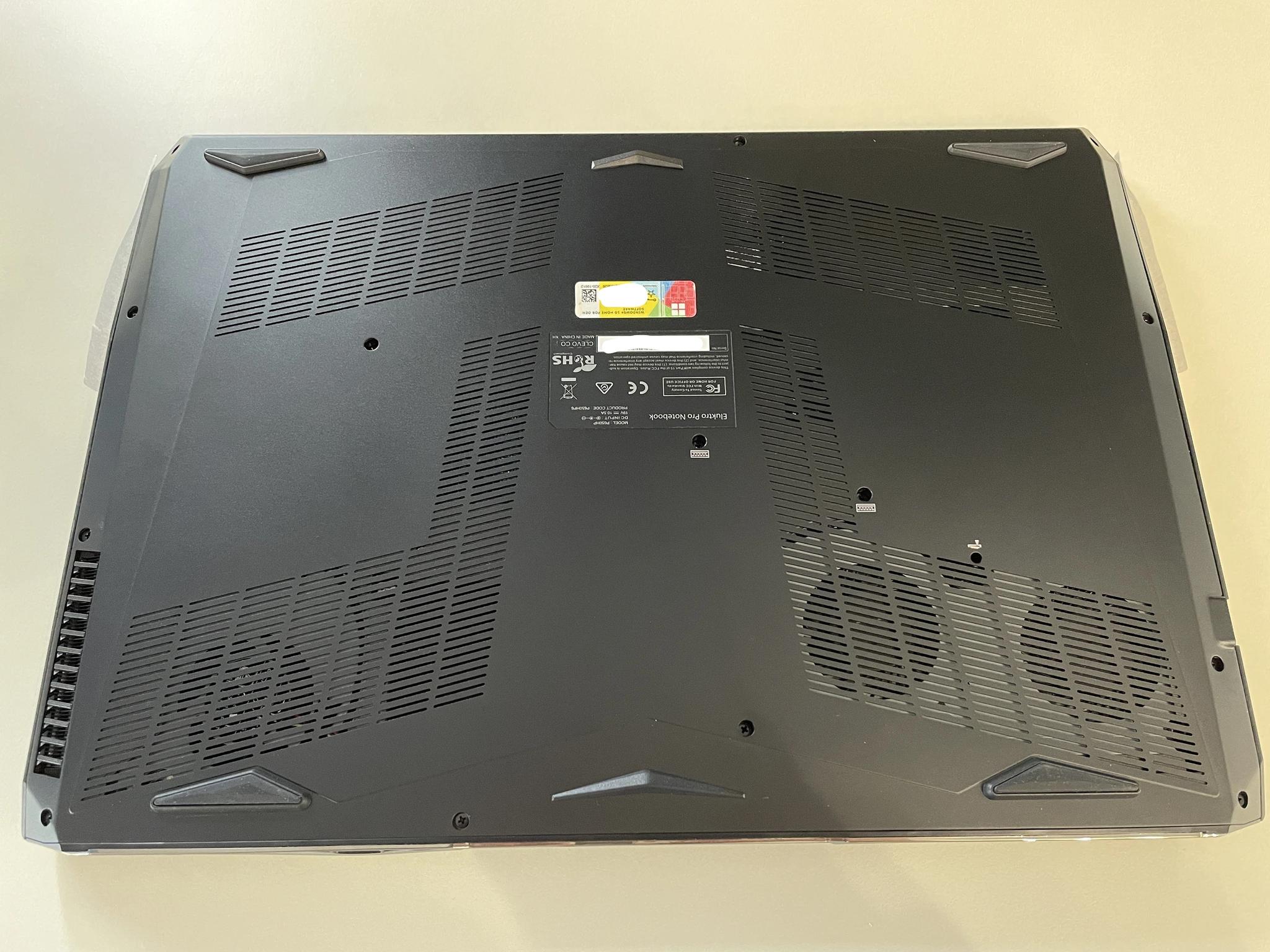 Clevo 15.6" P650HP6 + i7-7700HQ + GTX 1060 + 1080p 60HZ