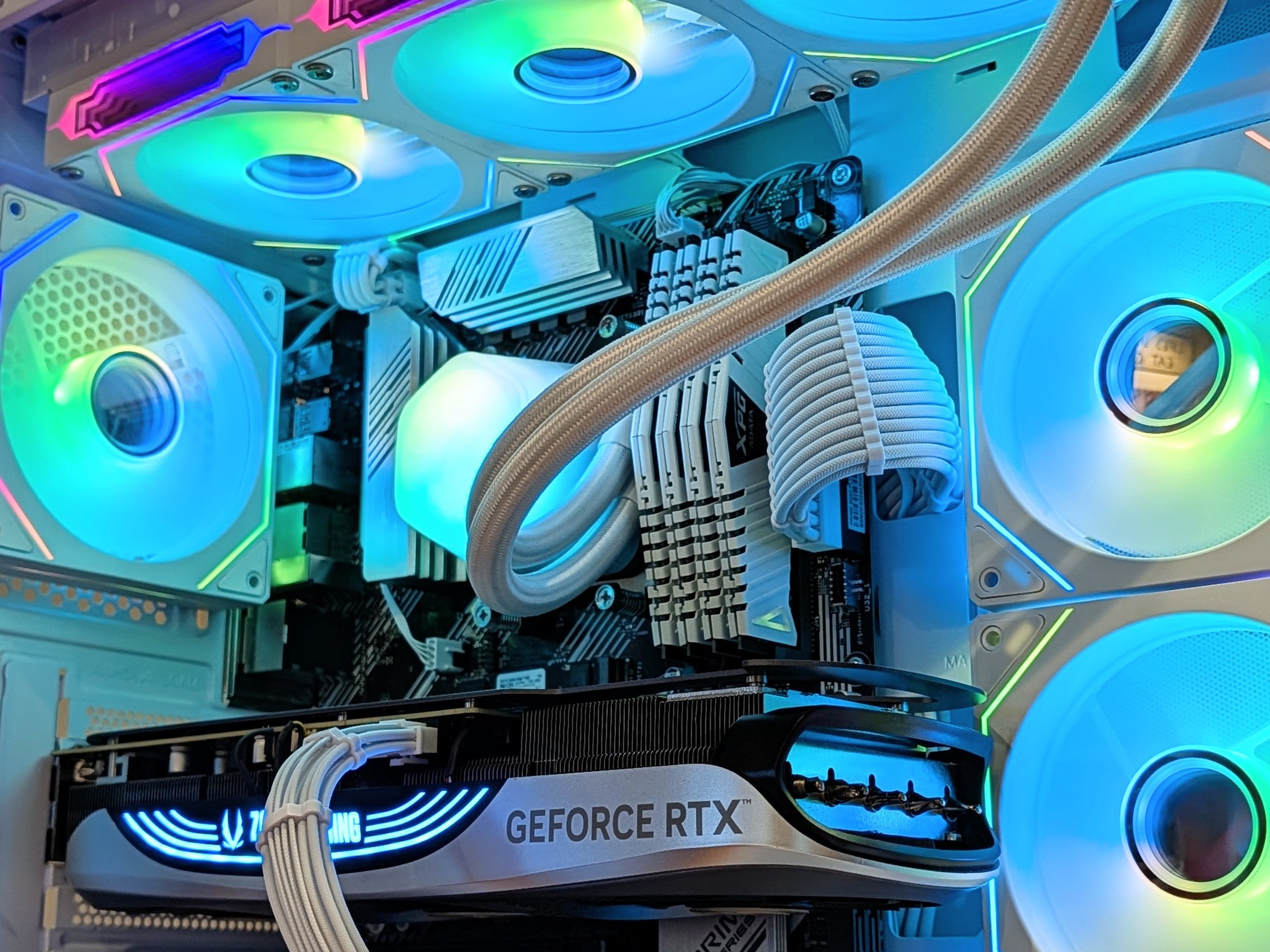 ❄️ Ryzen 7 5800x | RTX 4070 Ti | 32GB DDR4 | 1TB SSD | 1440p