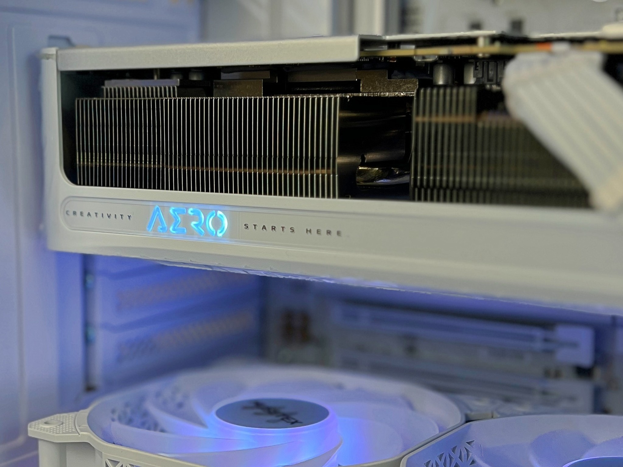 RTX 5070 TI Aero 9800X3D 32GB DDR5 2TB M.2 WIFI 7 Win 11 Pro