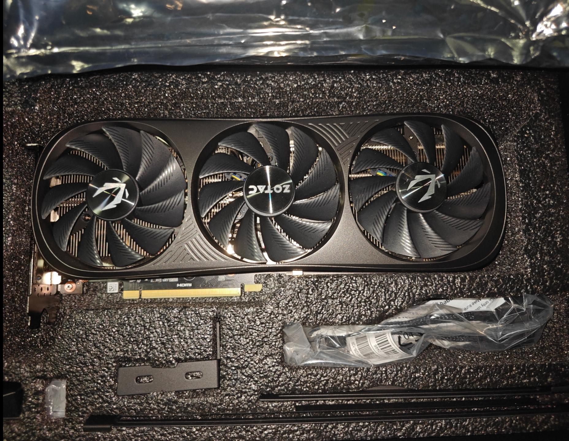 Zotac GAMING Trinity OC GeForce RTX 4070 Ti SUPER