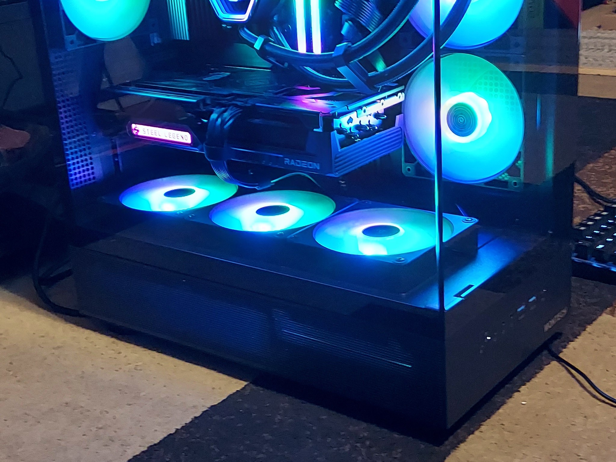 Ryzen 7700X/RX 9070XT Gaming PC