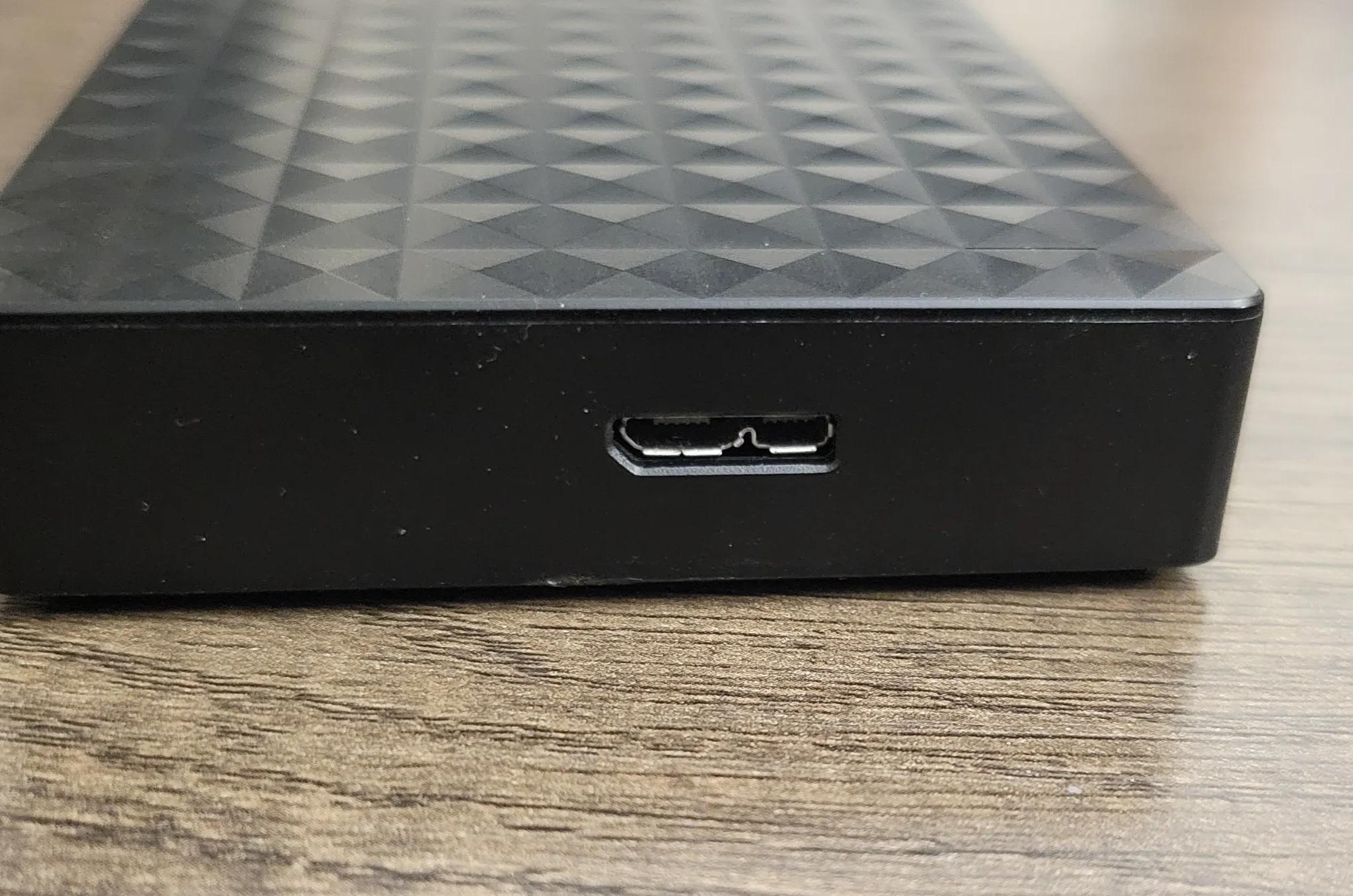 Seagate Expansion Portable 4TB External Hard Drive Desktop HDD – USB 3.0 for desktop/laptop/PS/etc.