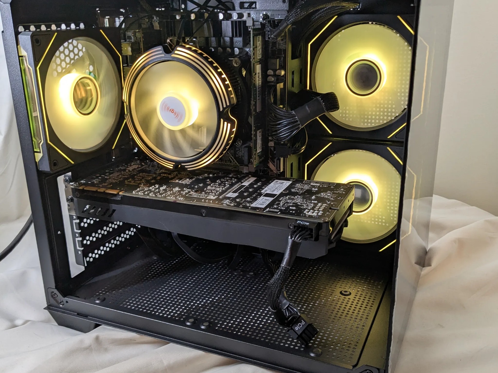 GTX 1080 | 14 cores 28 threads | 32 GB RAM | Windows 11 home