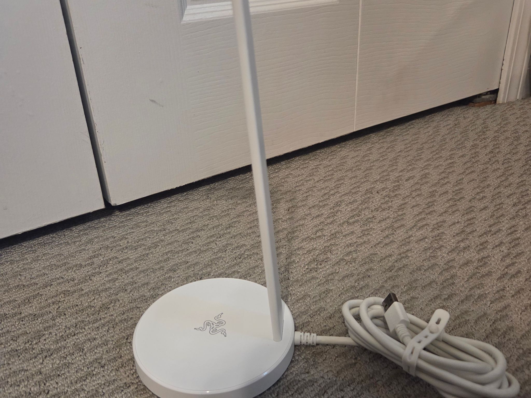 Razer Base Station V2 Chroma Headset Stand Chroma in white (Great Condition)
