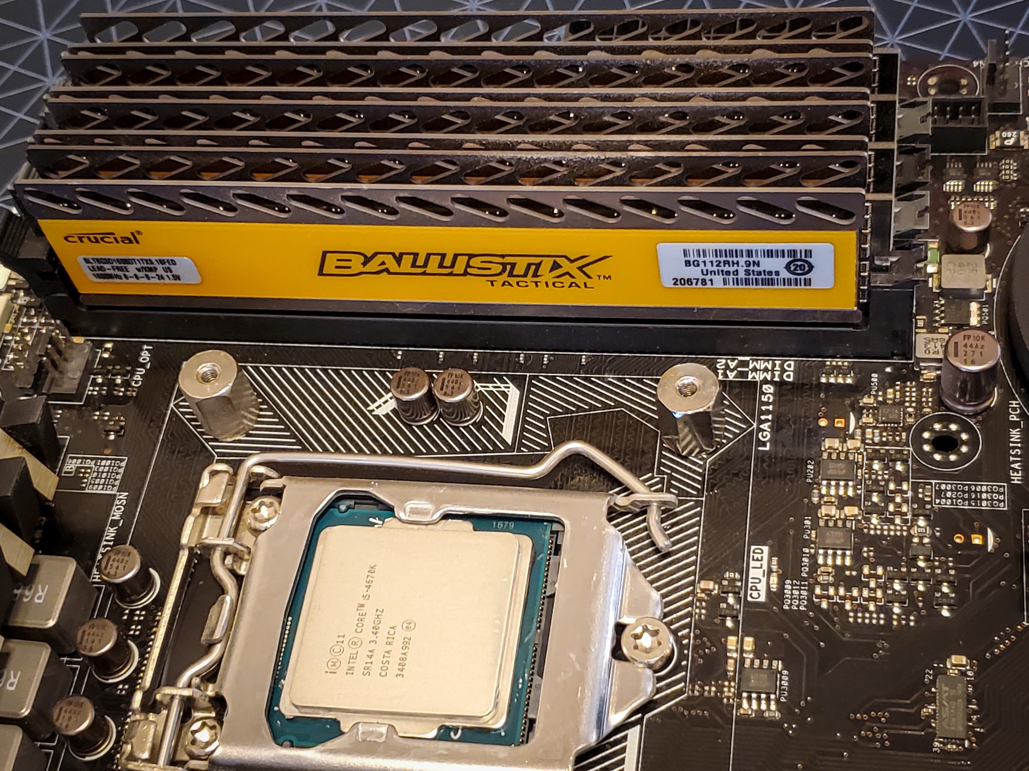 i5-4670K, Asus Z97-PRO, 32GB DDR3, Coolermaster Hyper 212