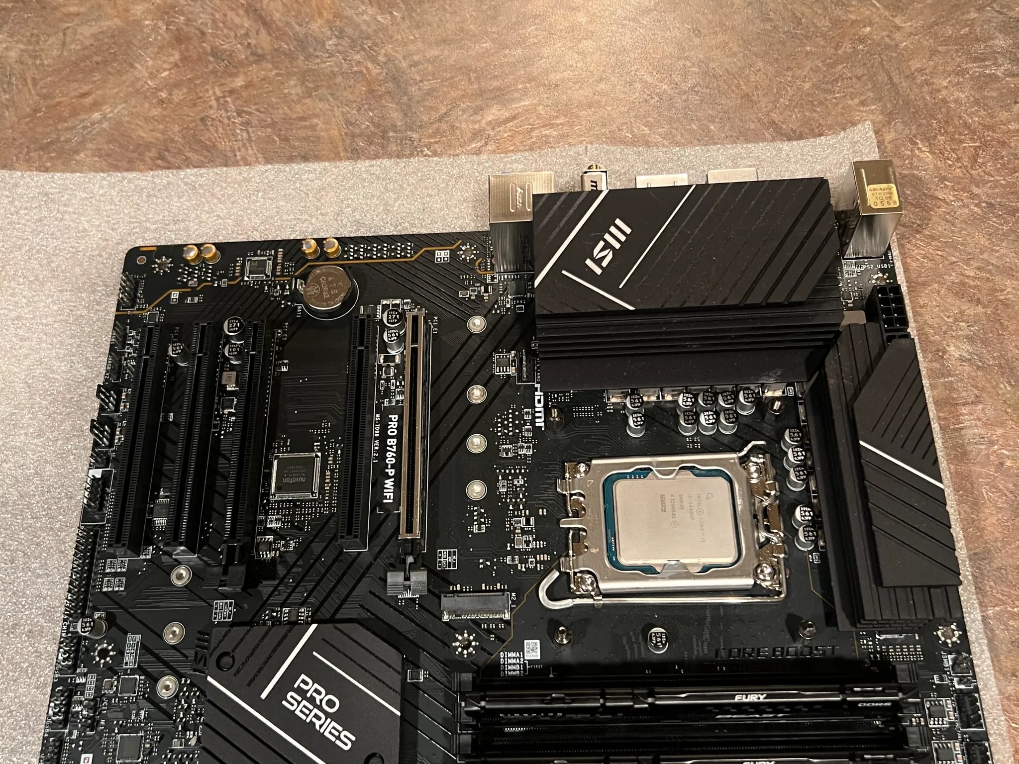 MSI Pro B760-p + Intel i5-14400f + 16 gb DDR5 Ram Kingston Fury Beast