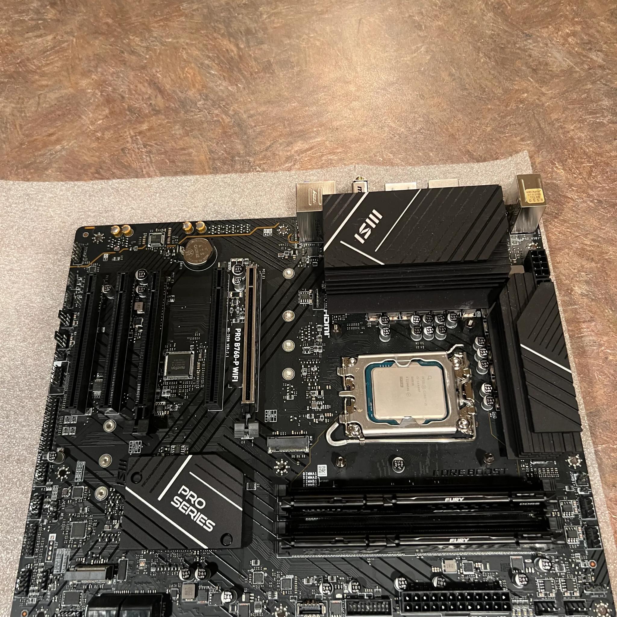 MSI Pro B760-p + Intel i5-14400f + 16 gb DDR5 Ram Kingston Fury Beast