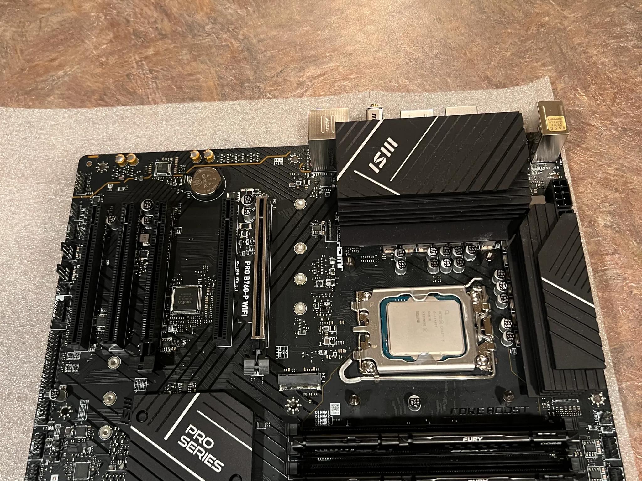 MSI Pro B760-p + Intel i5-14400f + 16 gb DDR5 Ram Kingston Fury Beast