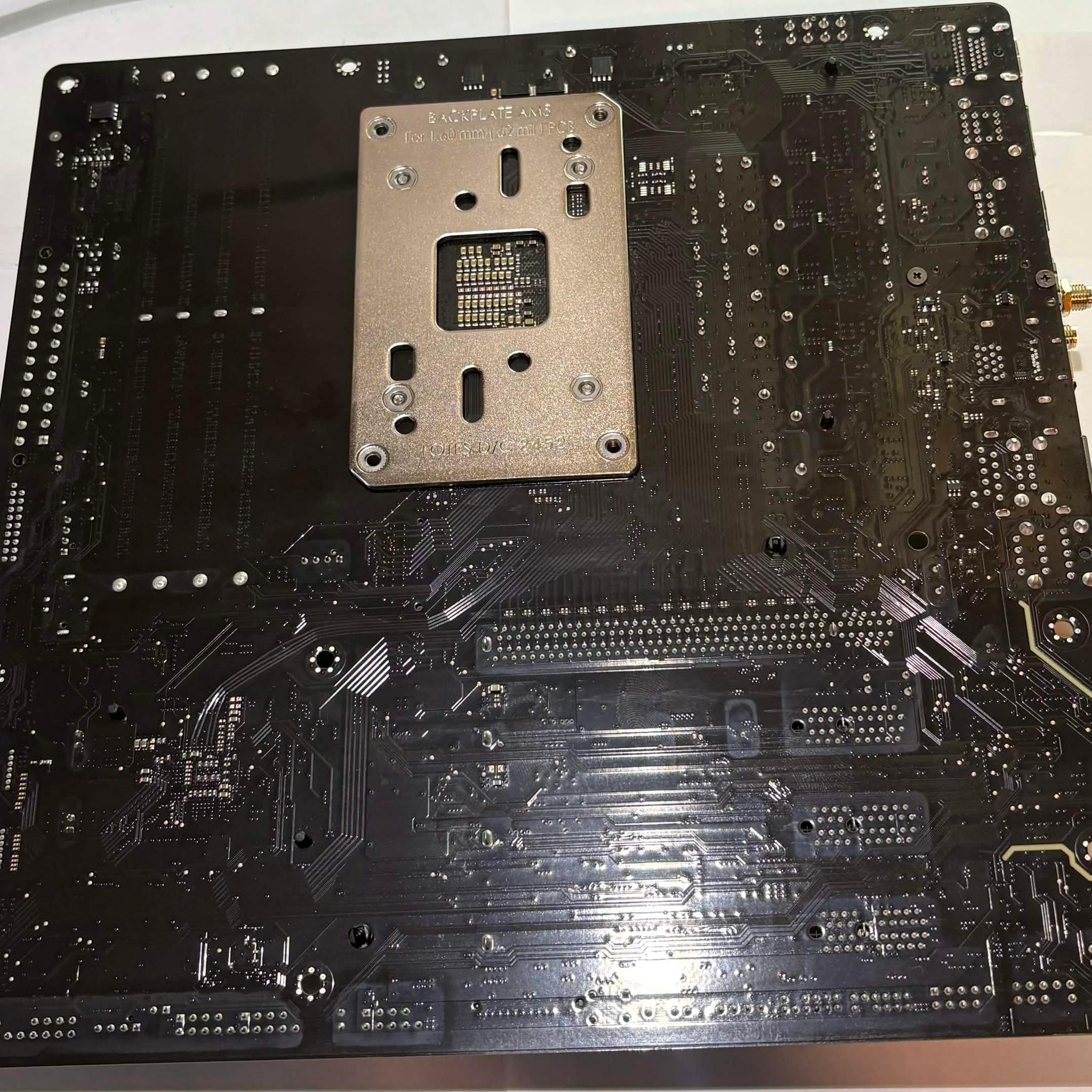 Gigabyte B650M D3HP AX AM5 Micro-ATX Motherboard | DDR5 | WiFi 6E | Ryzen 7000/8000/9000